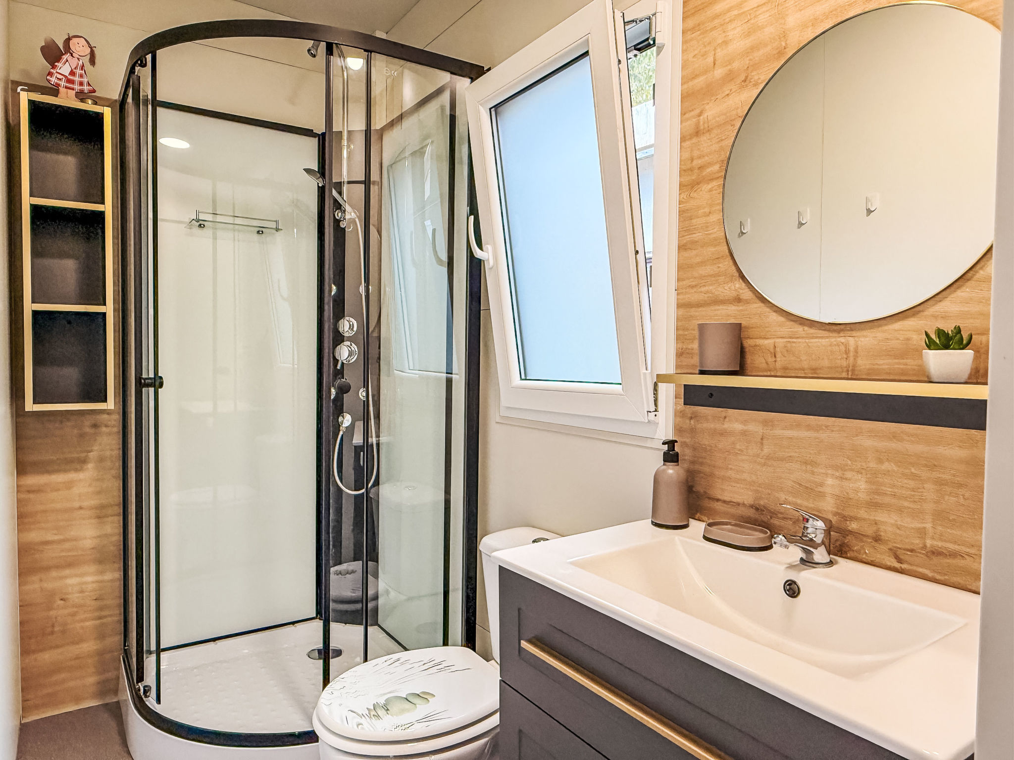 Hosekra Hišica-Buiten