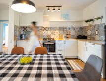 Ruim appartement aan zee voor 7 personen in Sv. Filip i Jakov - thumbnail 2