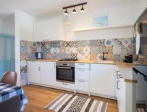 Ruim appartement aan zee voor 7 personen in Sv. Filip i Jakov - thumbnail 3