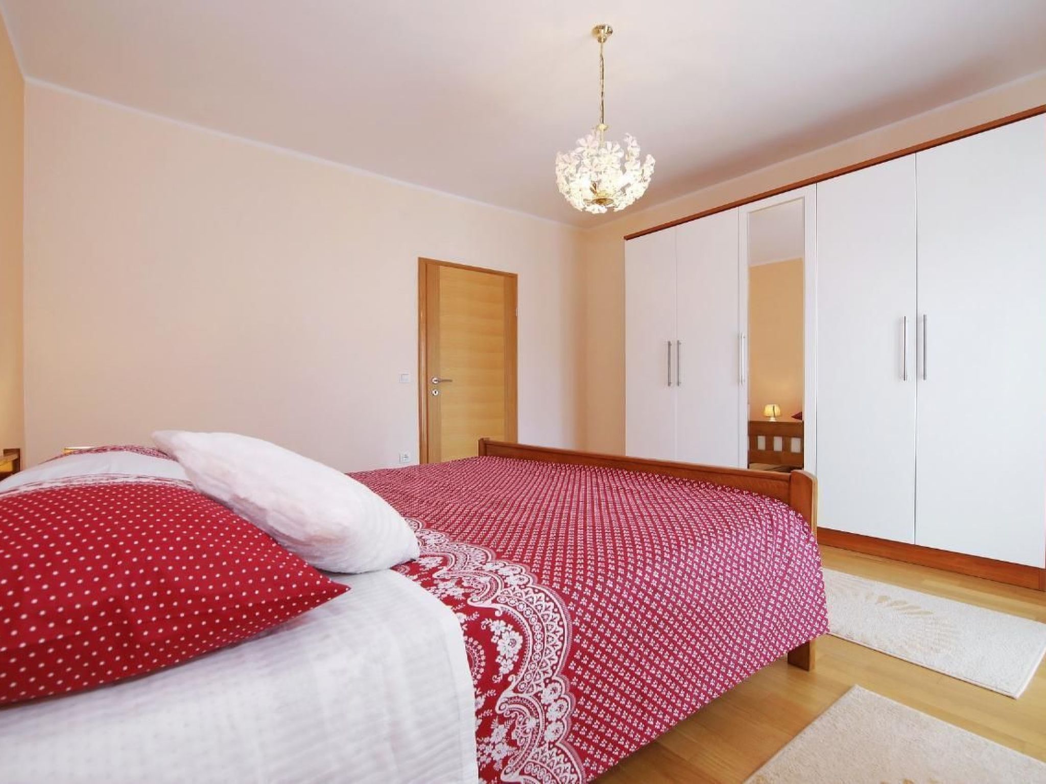 Gesamte Wohnung in Sveti Filip I Jakov mit Gemeinsamem Garten-Image-tags.info