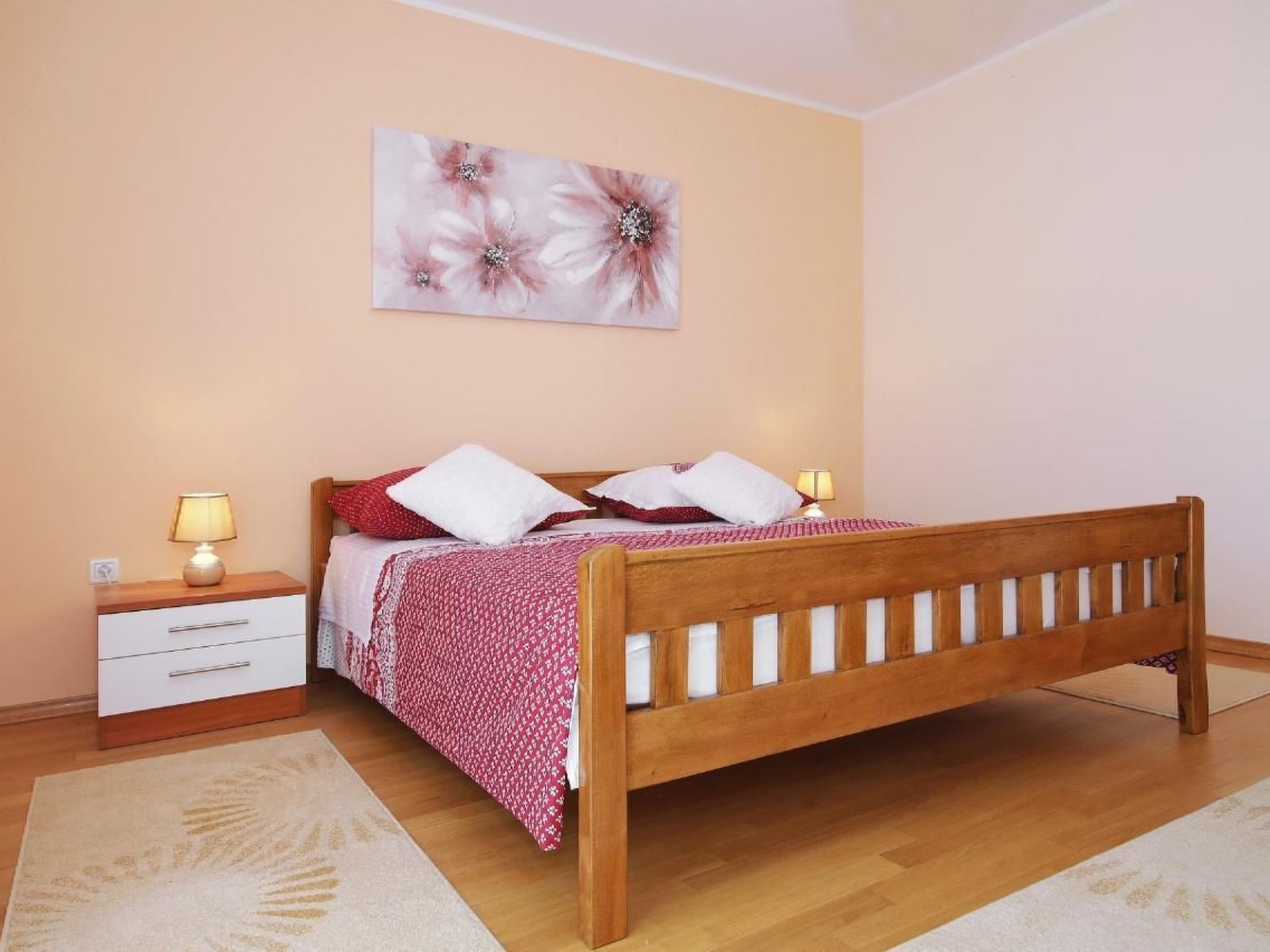 Gesamte Wohnung in Sveti Filip I Jakov mit Gemeinsamem Garten-Image-tags.info