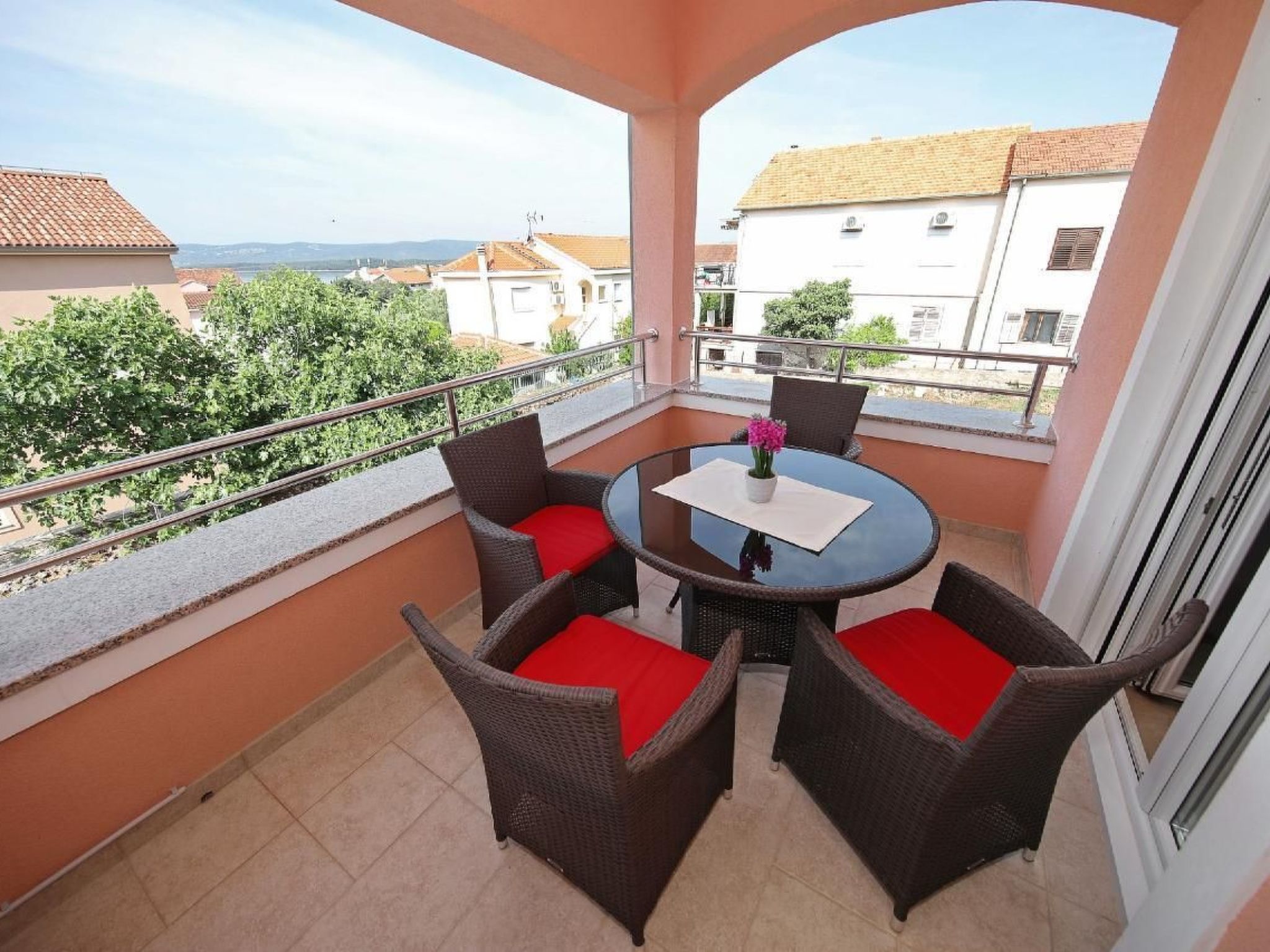 Gesamte Wohnung in Sveti Filip I Jakov mit Gemeinsamem Garten-Image-tags.info