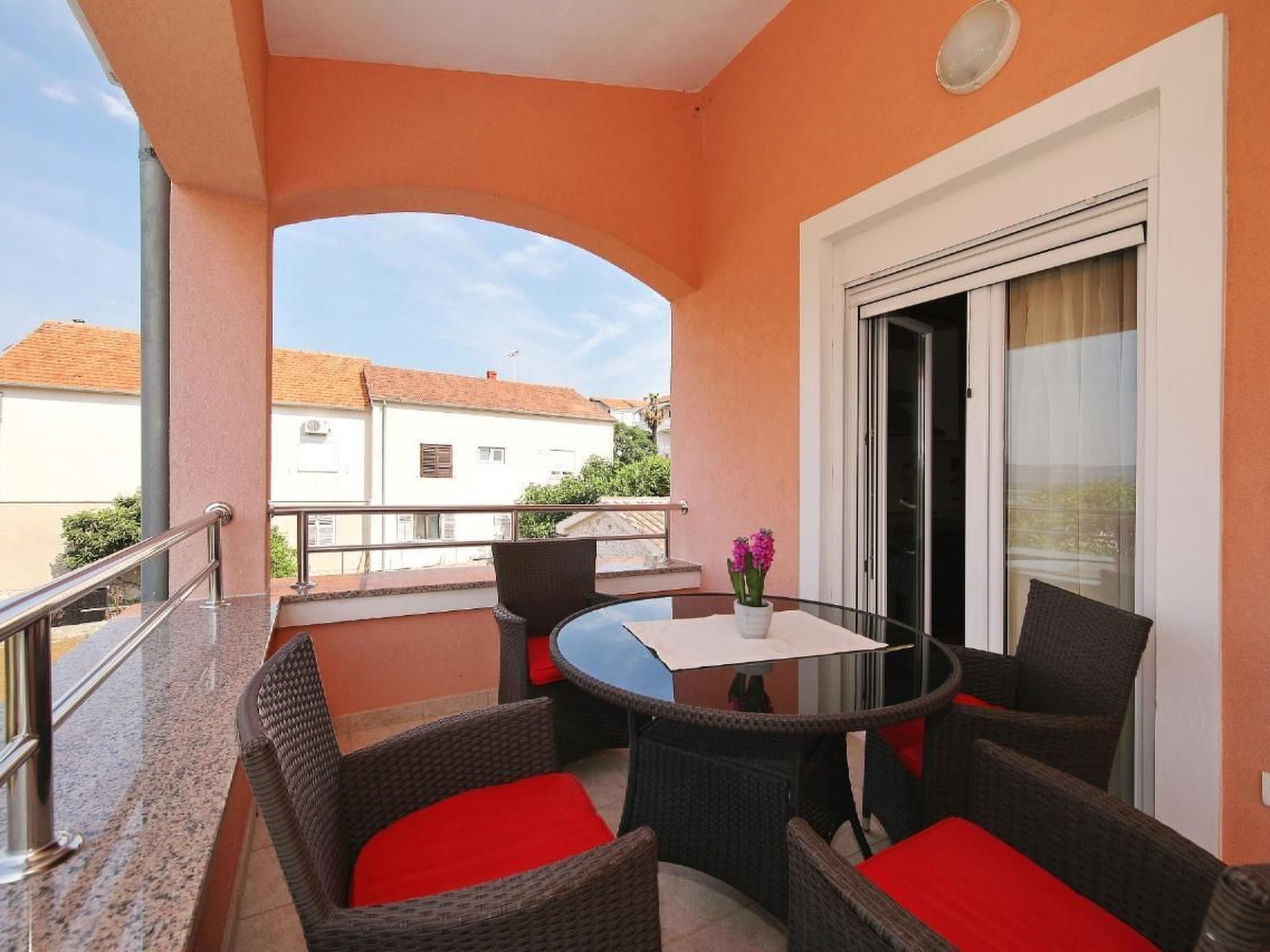 Gesamte Wohnung in Sveti Filip I Jakov mit Gemeinsamem Garten-Image-tags.info