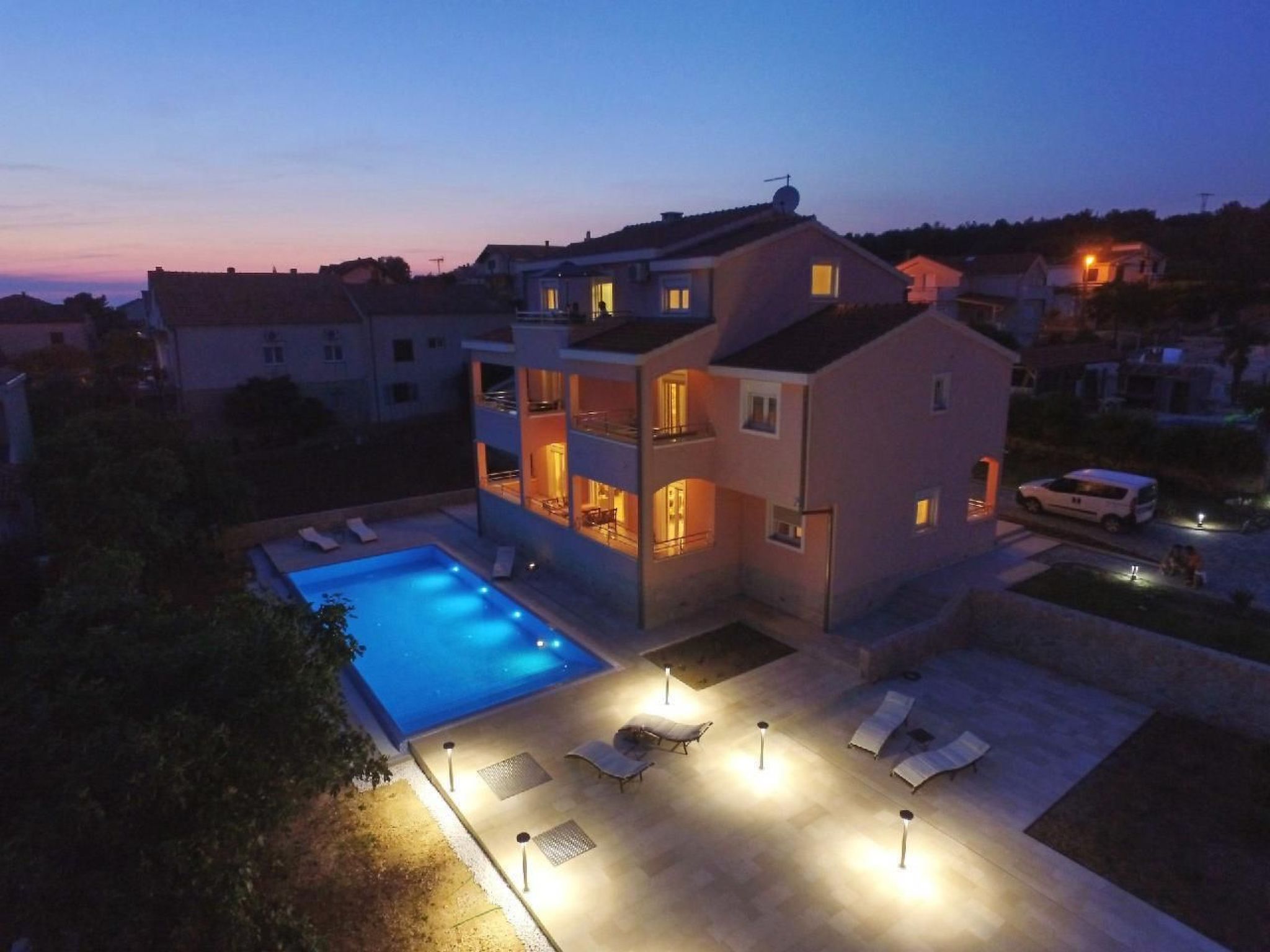 Gesamte Wohnung in Sveti Filip I Jakov mit Gemeinsamem Garten-Image-tags.info