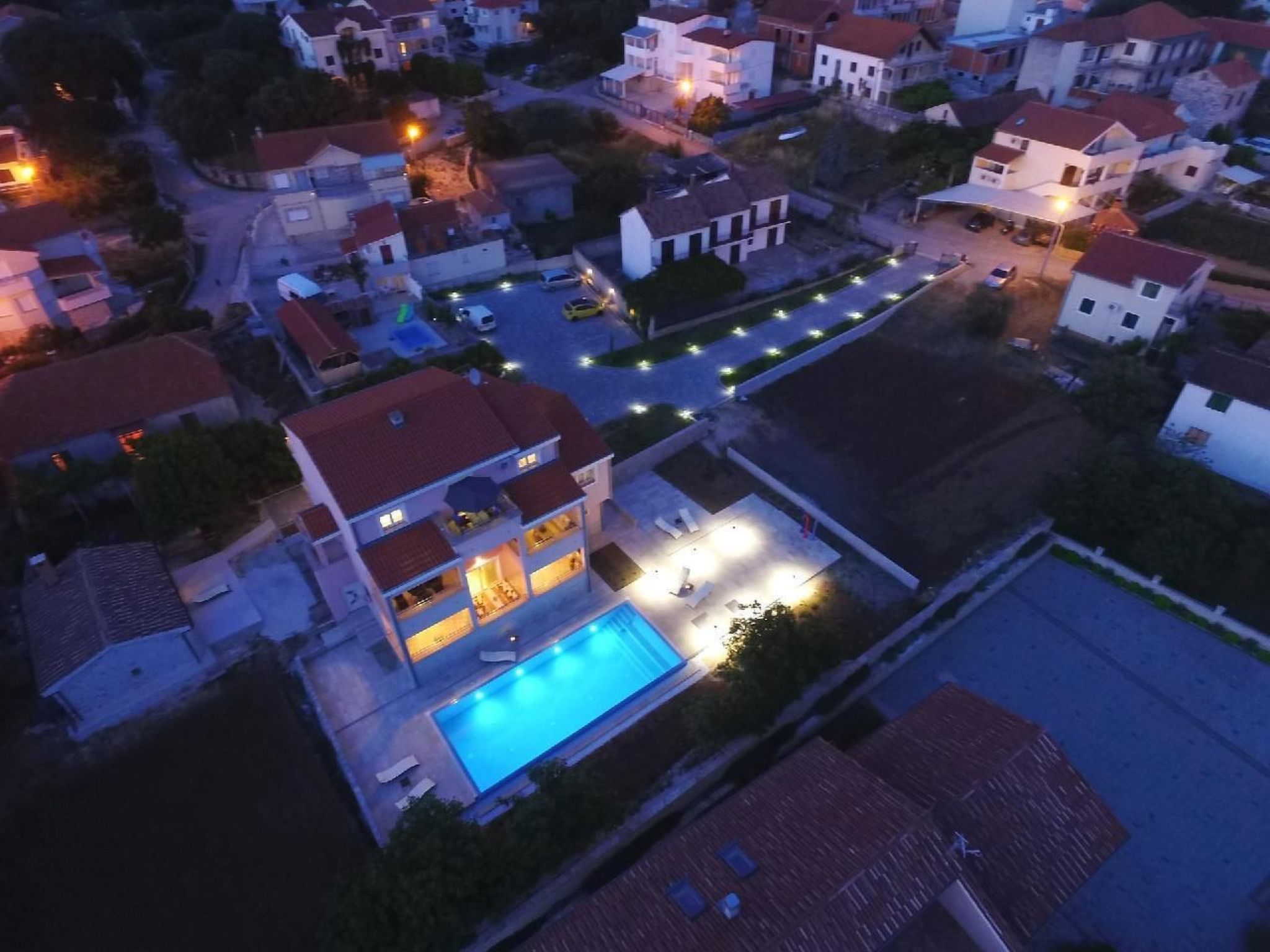 Gesamte Wohnung in Sveti Filip I Jakov mit Gemeinsamem Garten-Image-tags.info