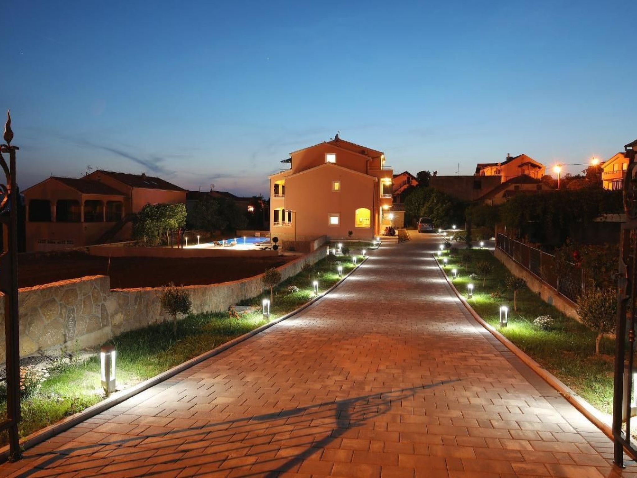 Gesamte Wohnung in Sveti Filip I Jakov mit Gemeinsamem Garten-Image-tags.info