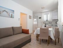 Schöne Wohnung in Sveti Filip I Jakov mit privatem Parkplatz