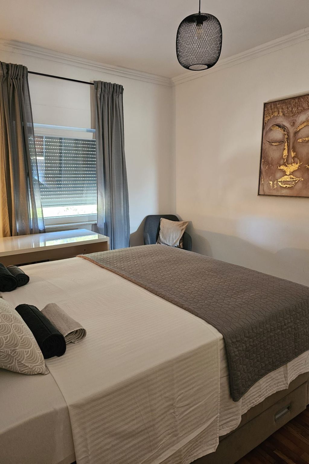 Mit Blick auf das Wasser-Inside