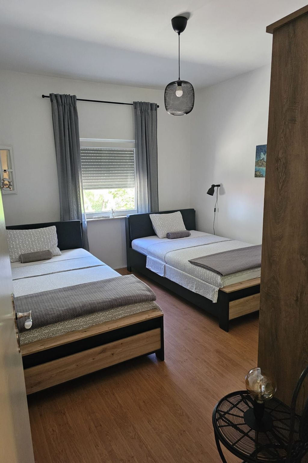 Mit Blick auf das Wasser-Inside