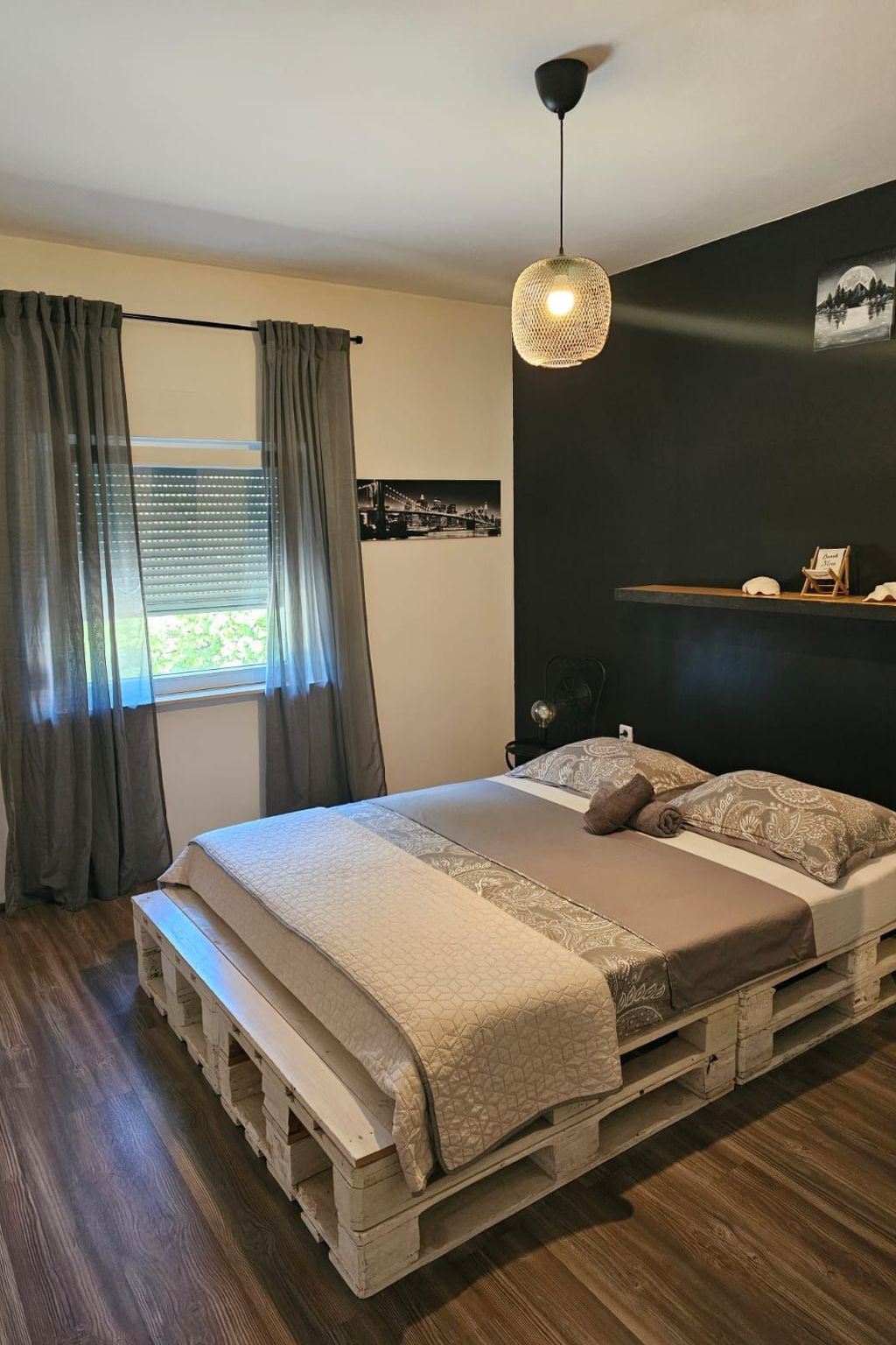 Mit Blick auf das Wasser-Inside