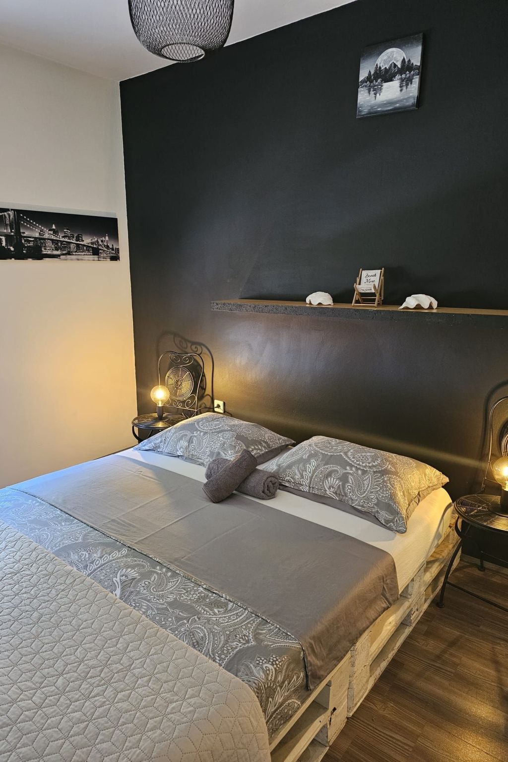 Mit Blick auf das Wasser-Inside