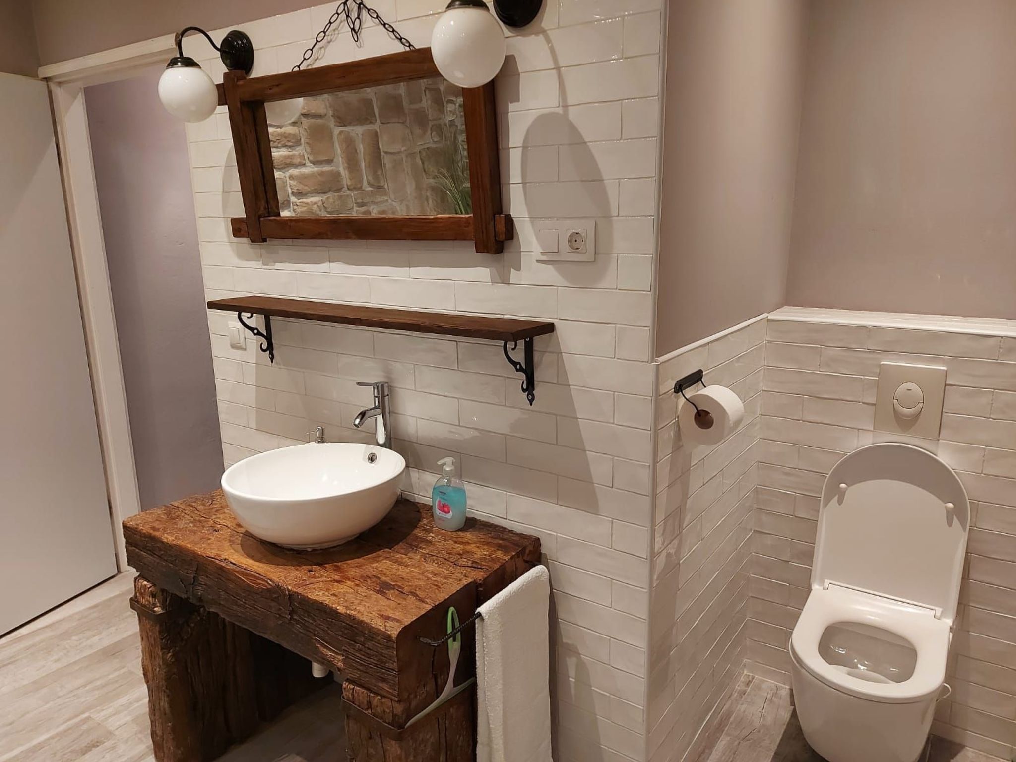 Mit Blick auf das Wasser-Inside