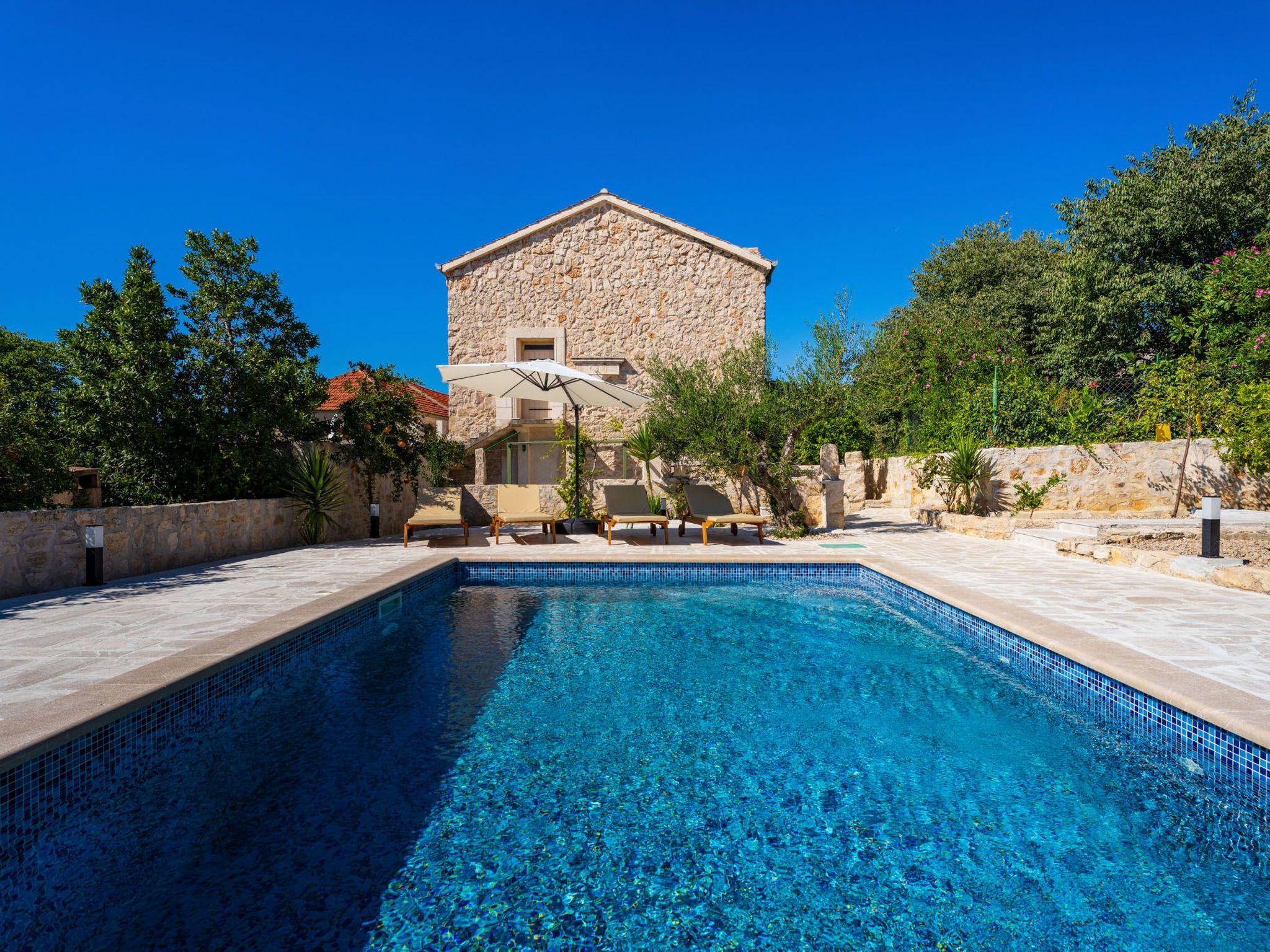 Vakantiehuis met privé zwembad in Sv. Filip i Jakov (Kroatië) voor 4 personen