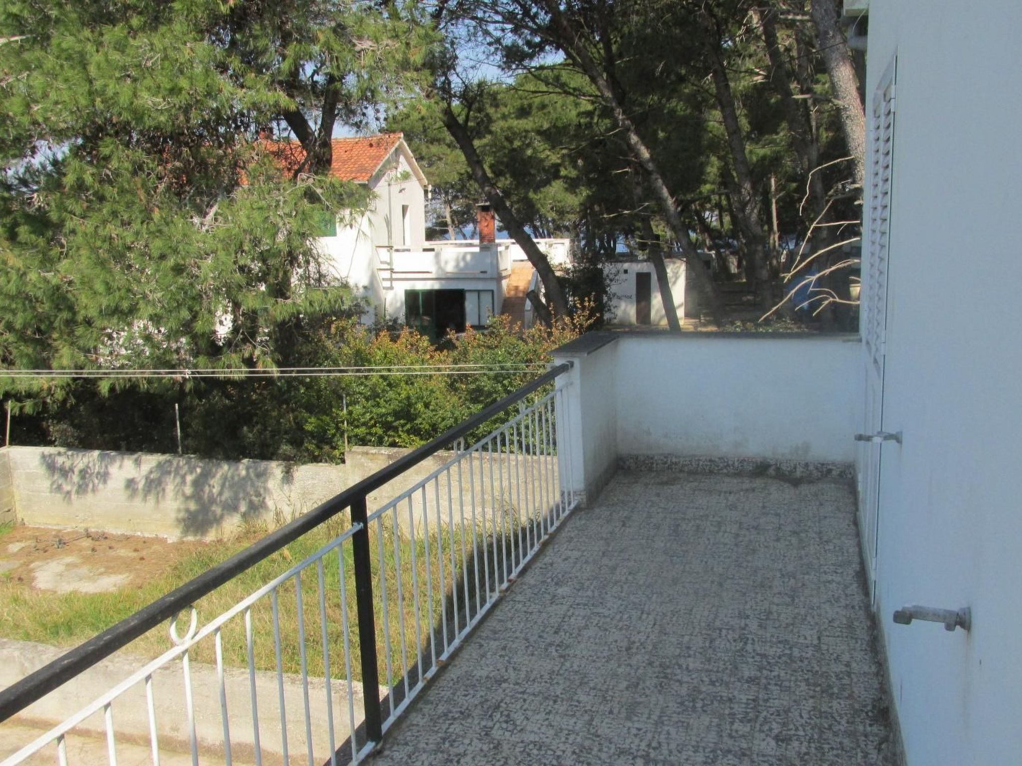 Haus in Ugljan mit Terrasse, Garten und Barbecue-Binnen