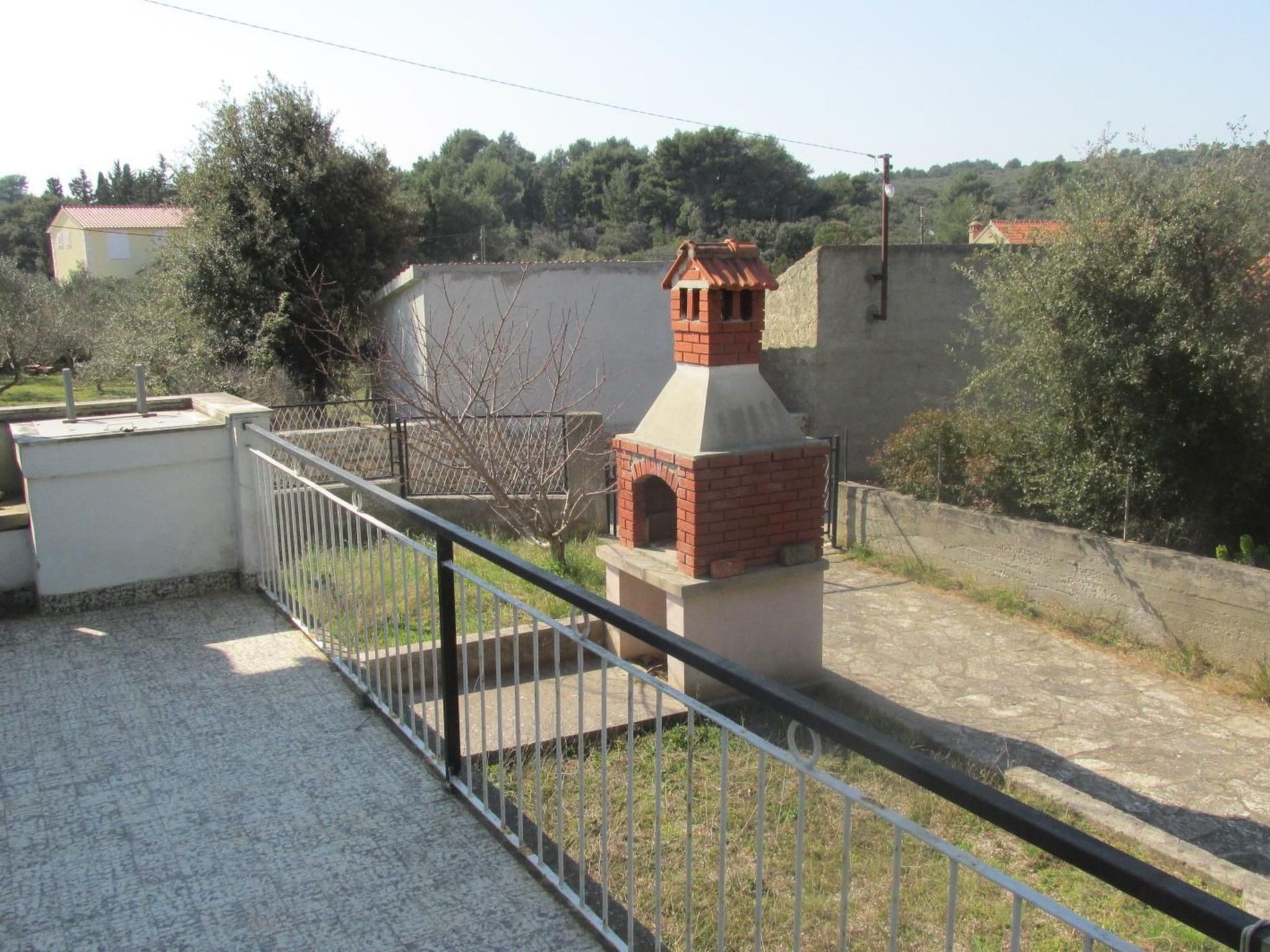 Haus in Ugljan mit Terrasse, Garten und Barbecue-Binnen