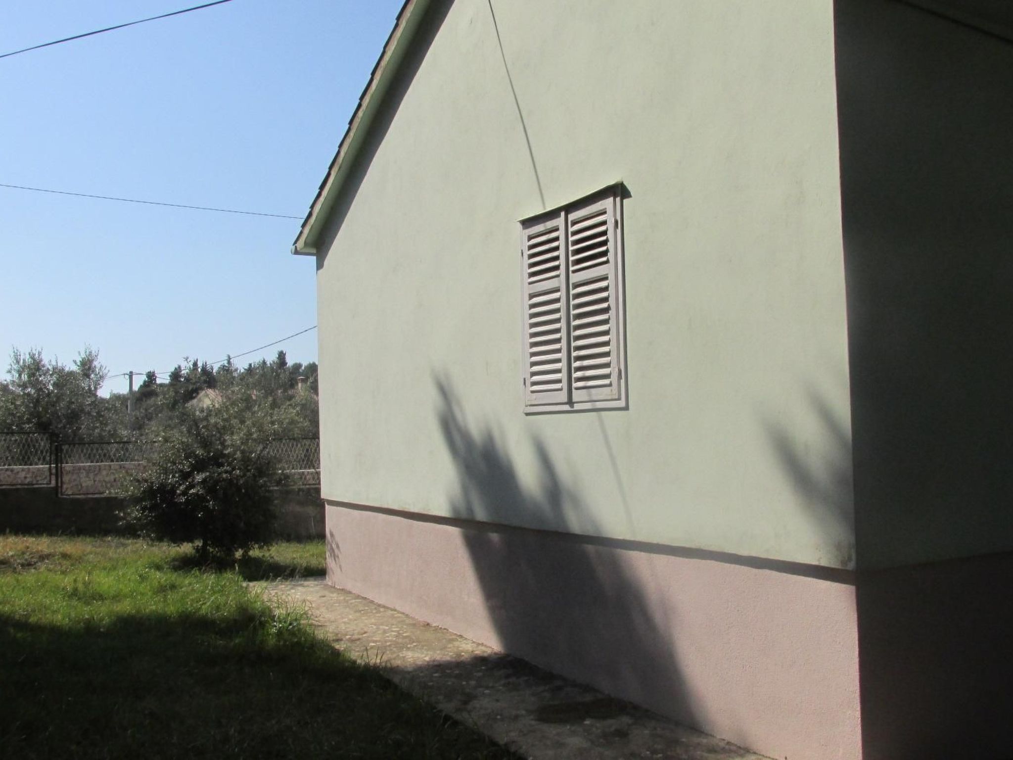 Haus in Ugljan mit Terrasse, Garten und Barbecue-Binnen