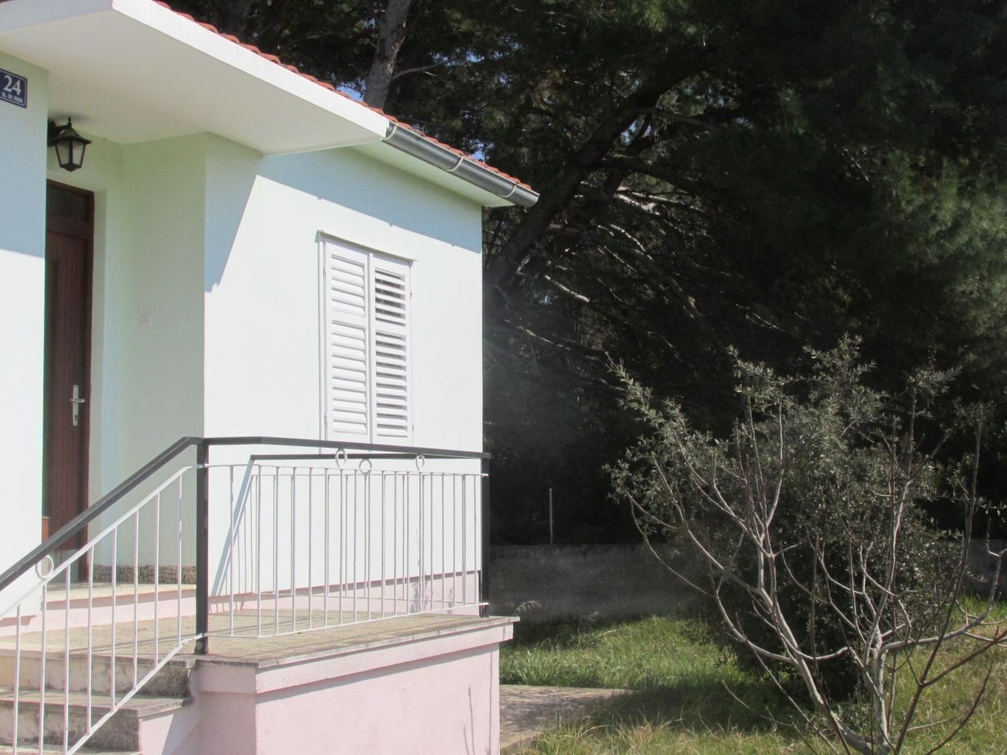Haus in Ugljan mit Terrasse, Garten und Barbecue-Binnen