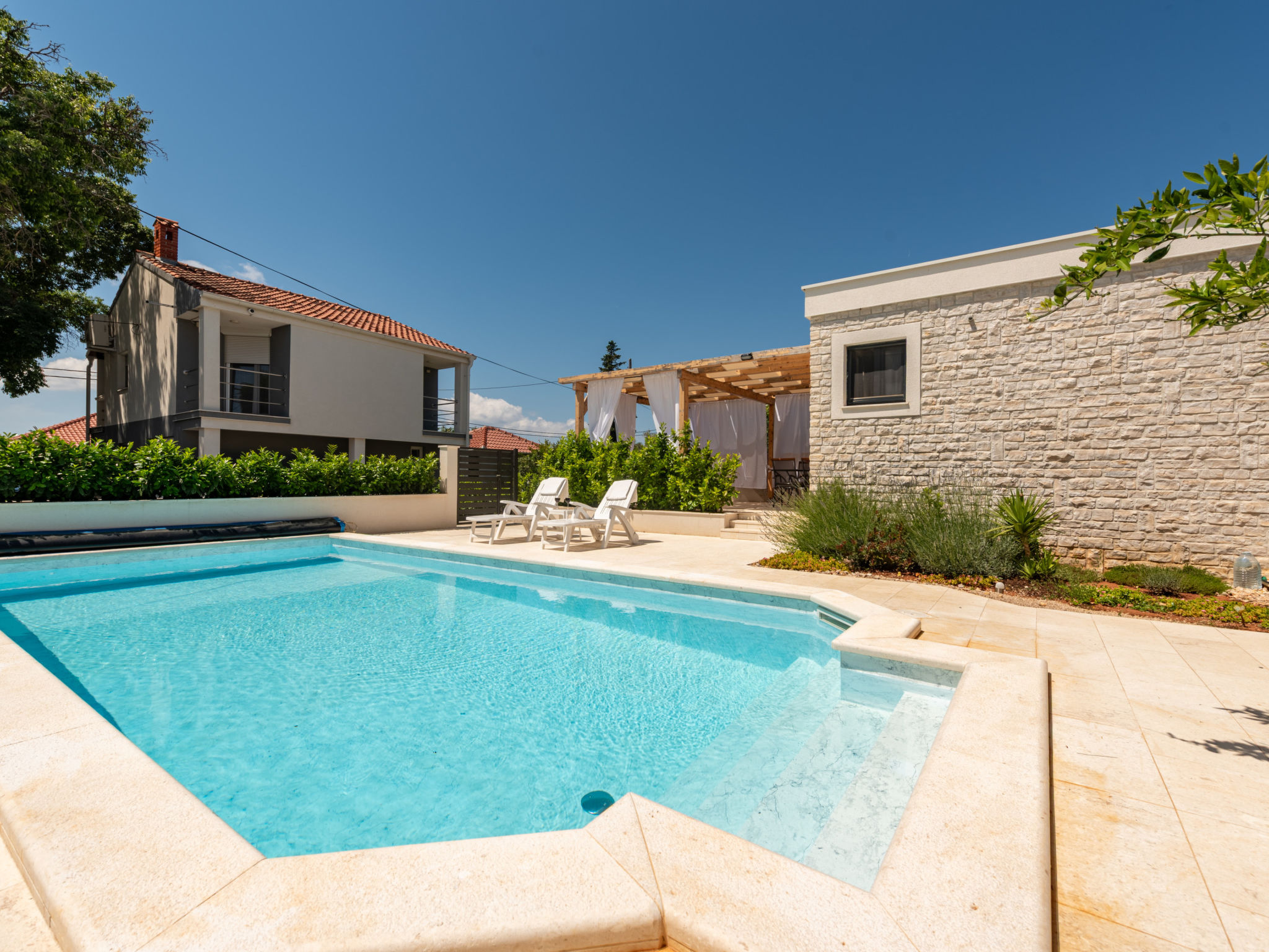 Studio Apartment Varos with shared pool
