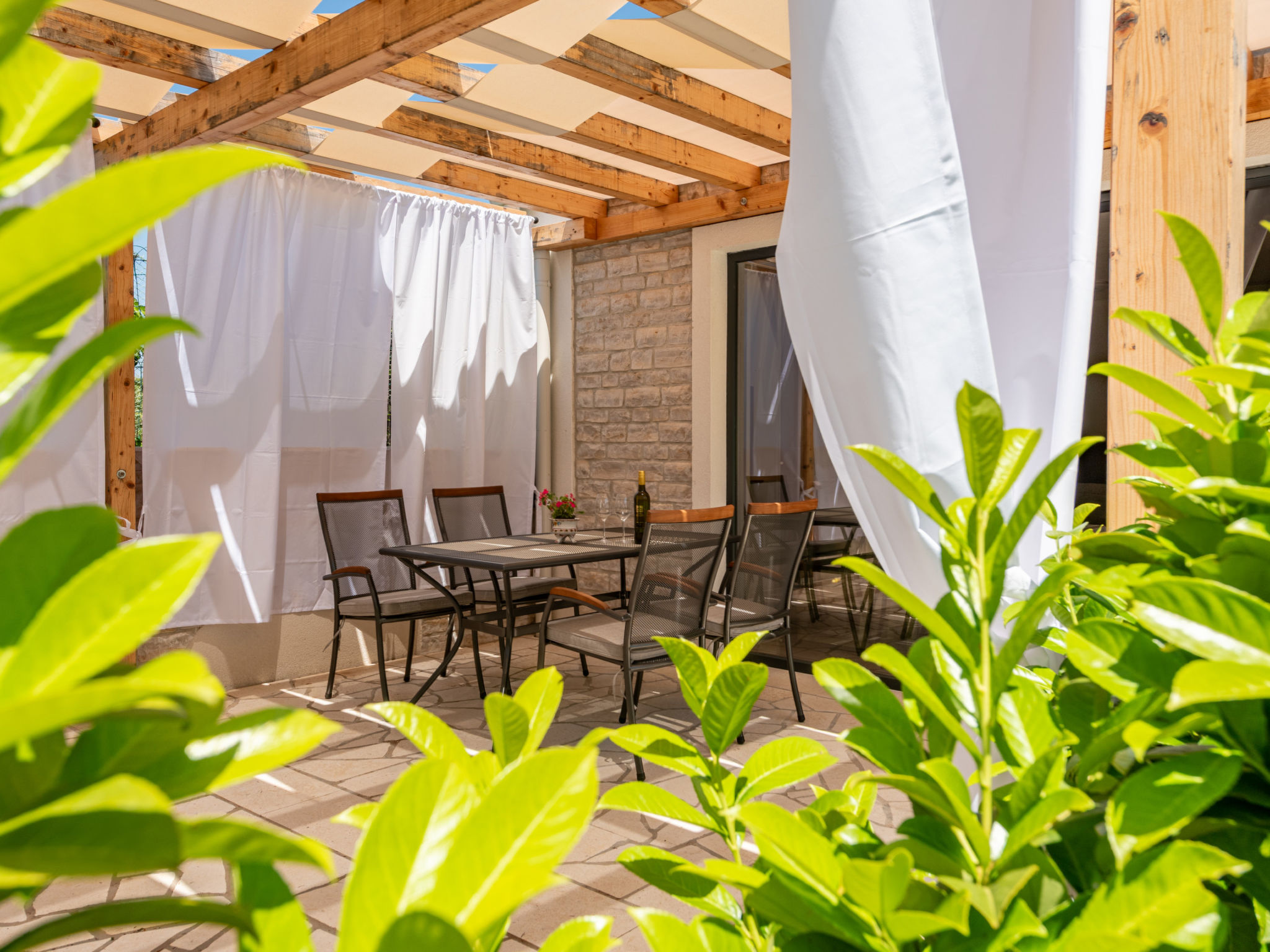 Studio Apartment Varos with shared pool