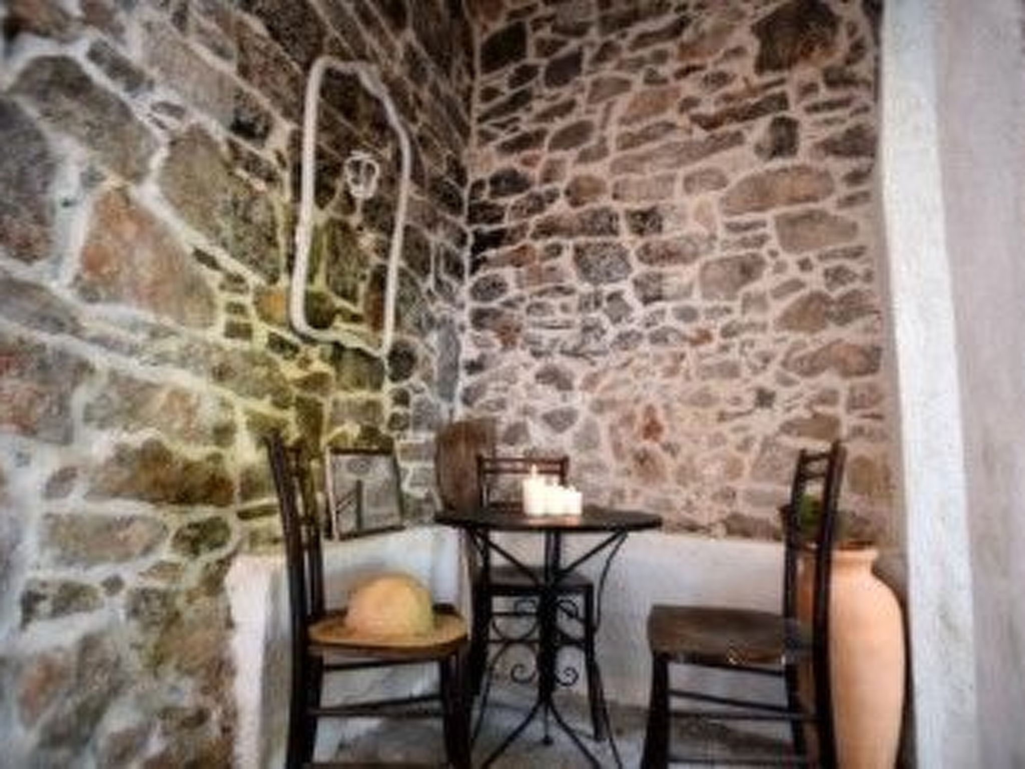 Steinhaus in Strandnähe mit Whirlpool-Binnen