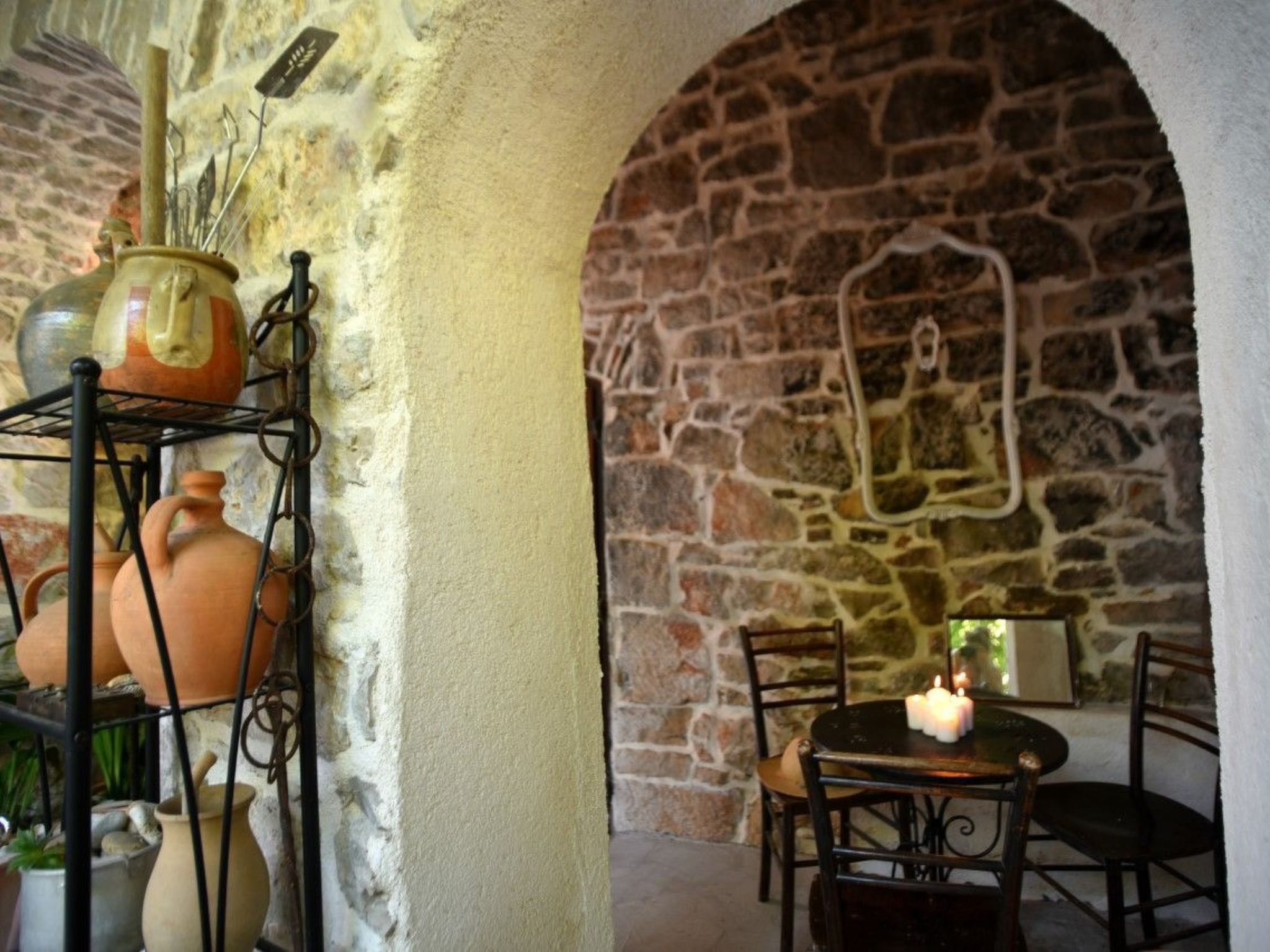 Steinhaus in Strandnähe mit Whirlpool-Binnen