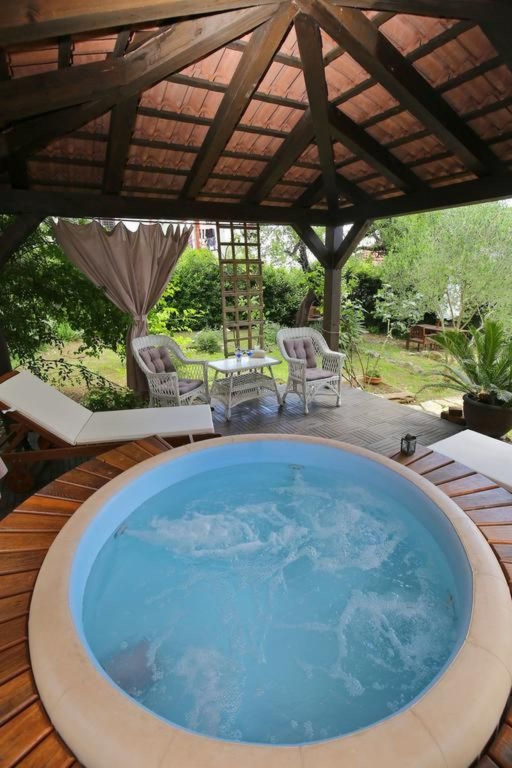 Steinhaus in Strandnähe mit Whirlpool-Binnen