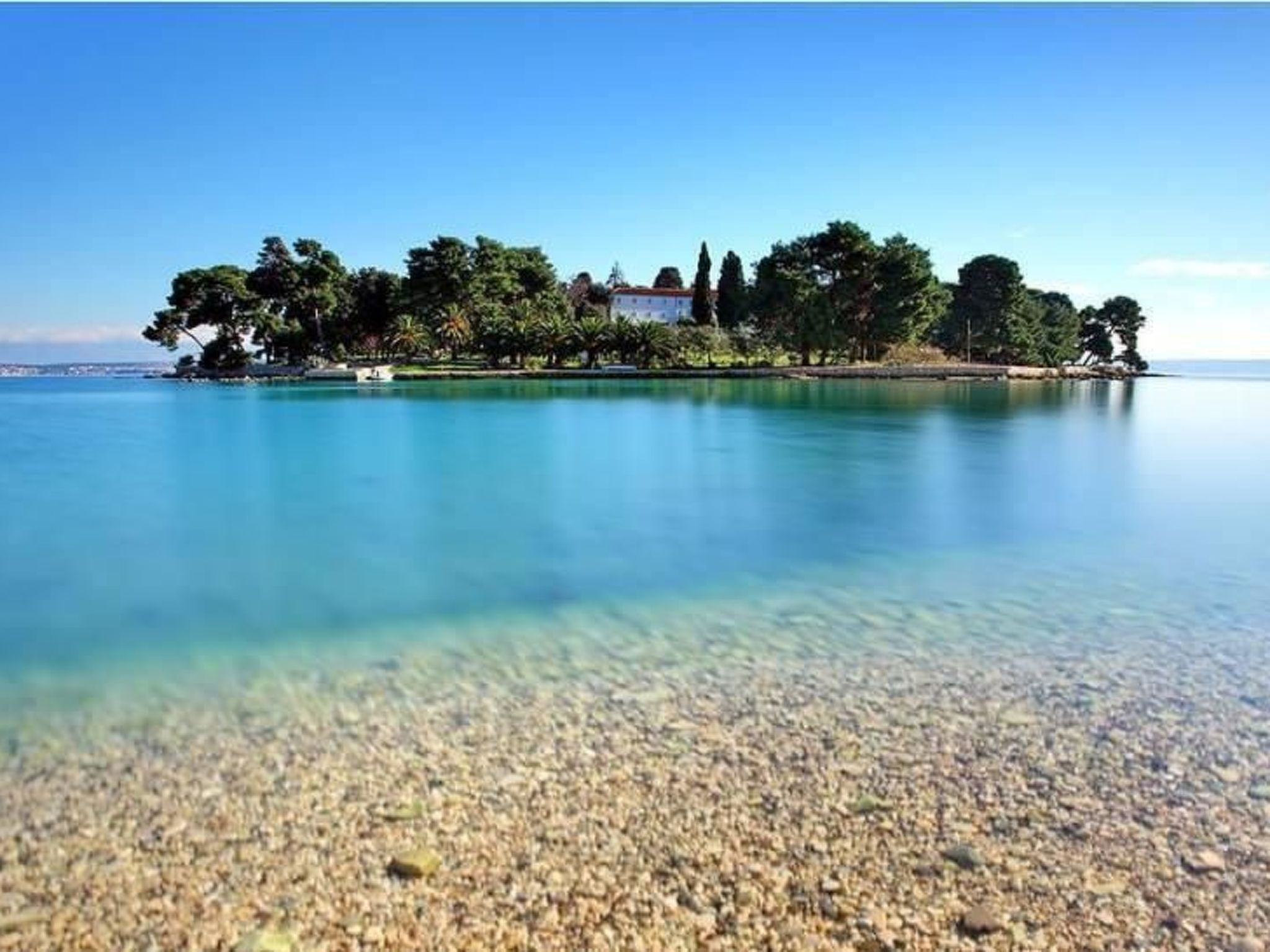 Steinhaus in Strandnähe mit Whirlpool-Binnen