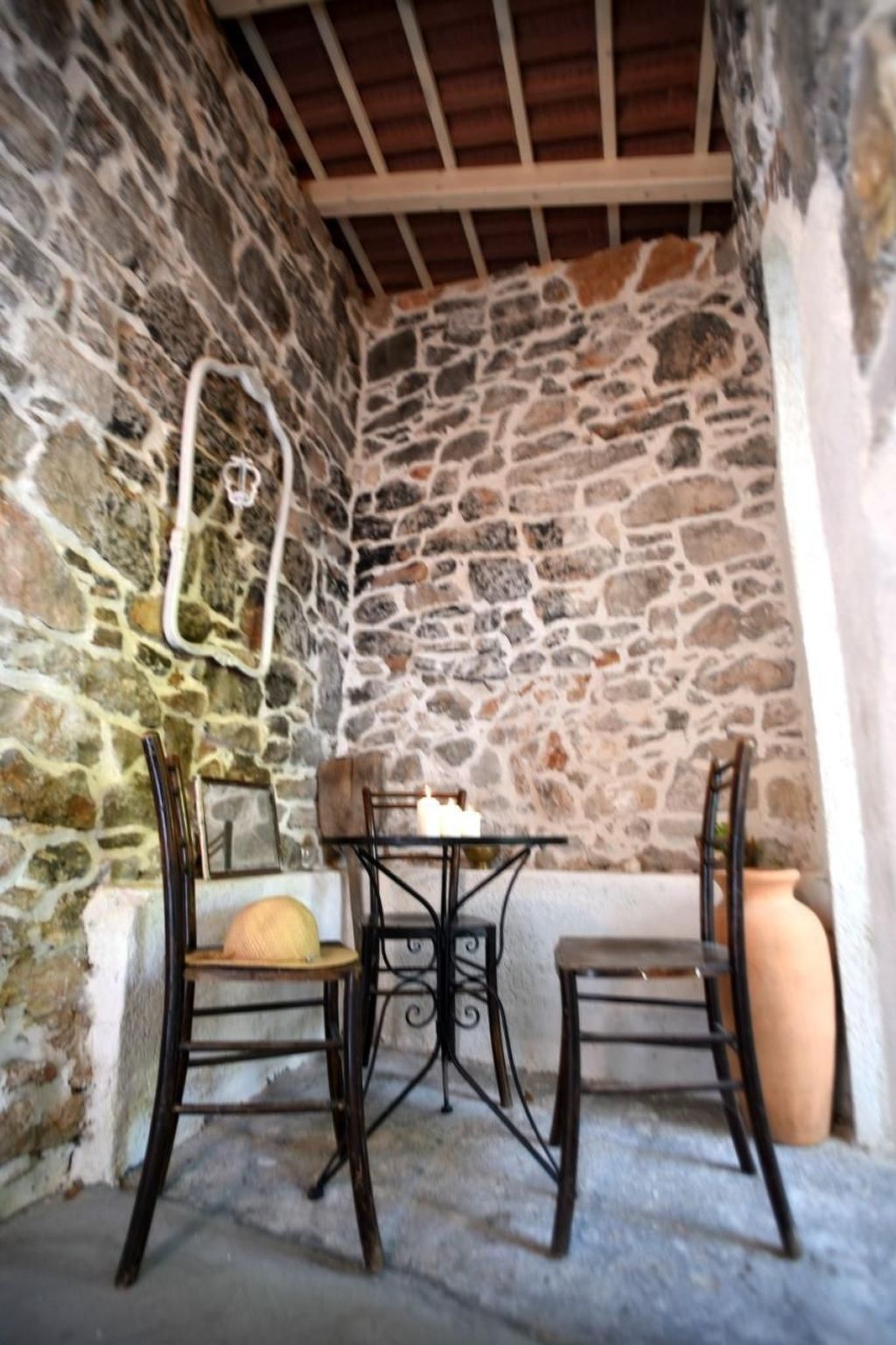 Steinhaus in Strandnähe mit Whirlpool-Binnen