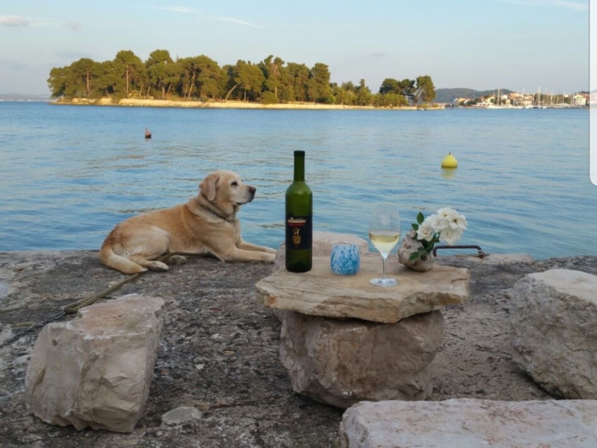 Steinhaus in Strandnähe mit Whirlpool-Binnen