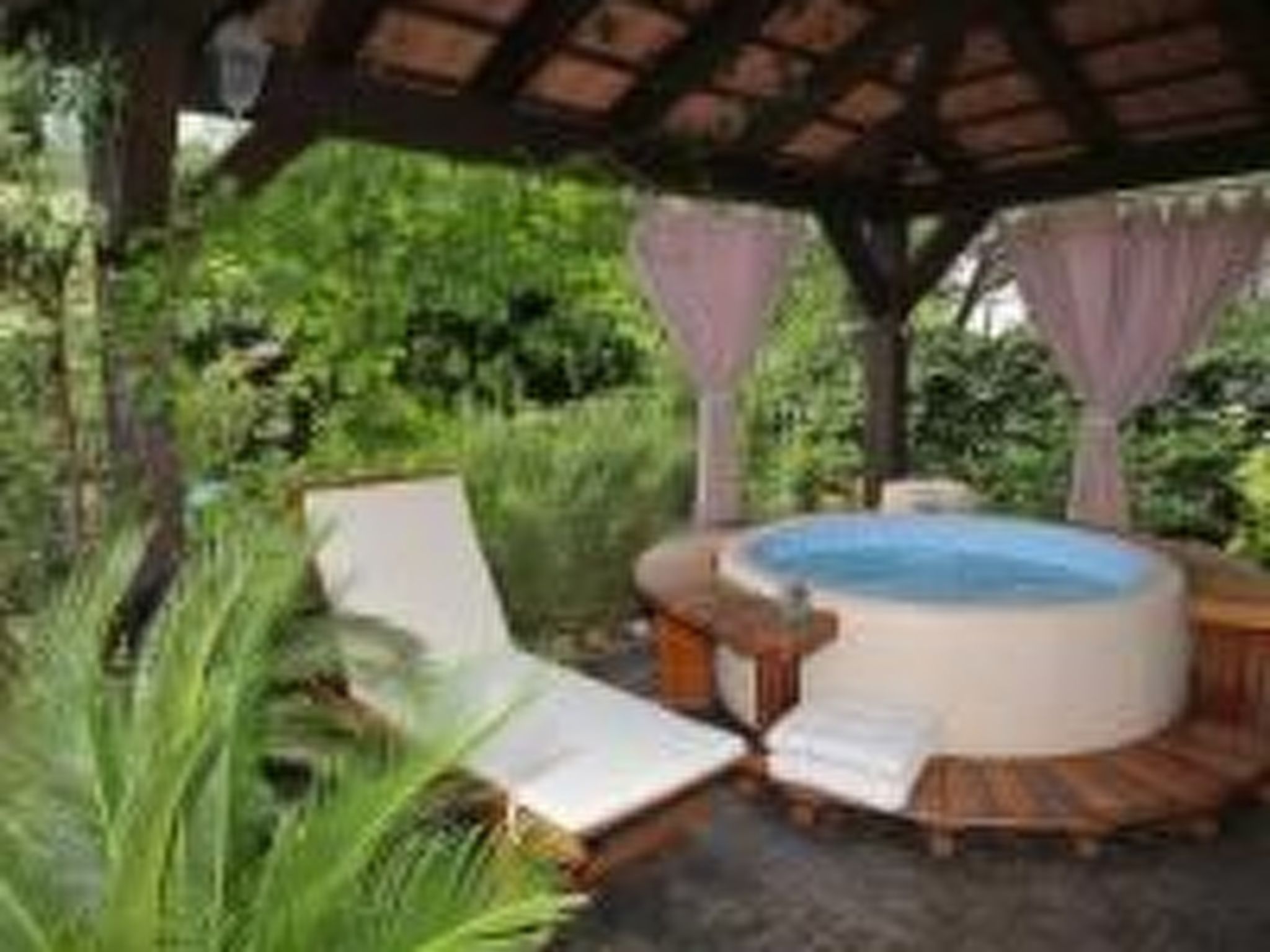 Steinhaus in Strandnähe mit Whirlpool-Binnen