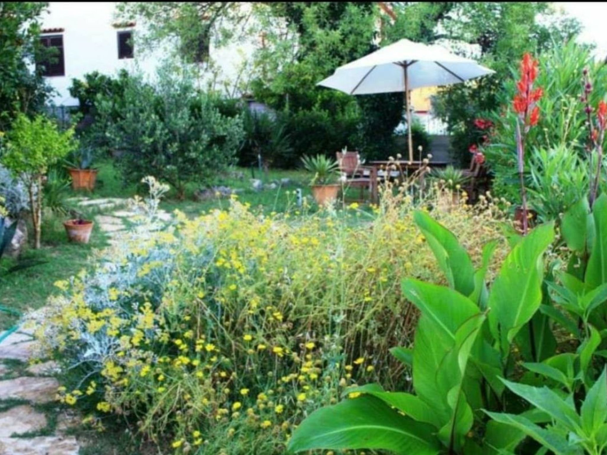 Steinhaus in Strandnähe mit Whirlpool-Binnen