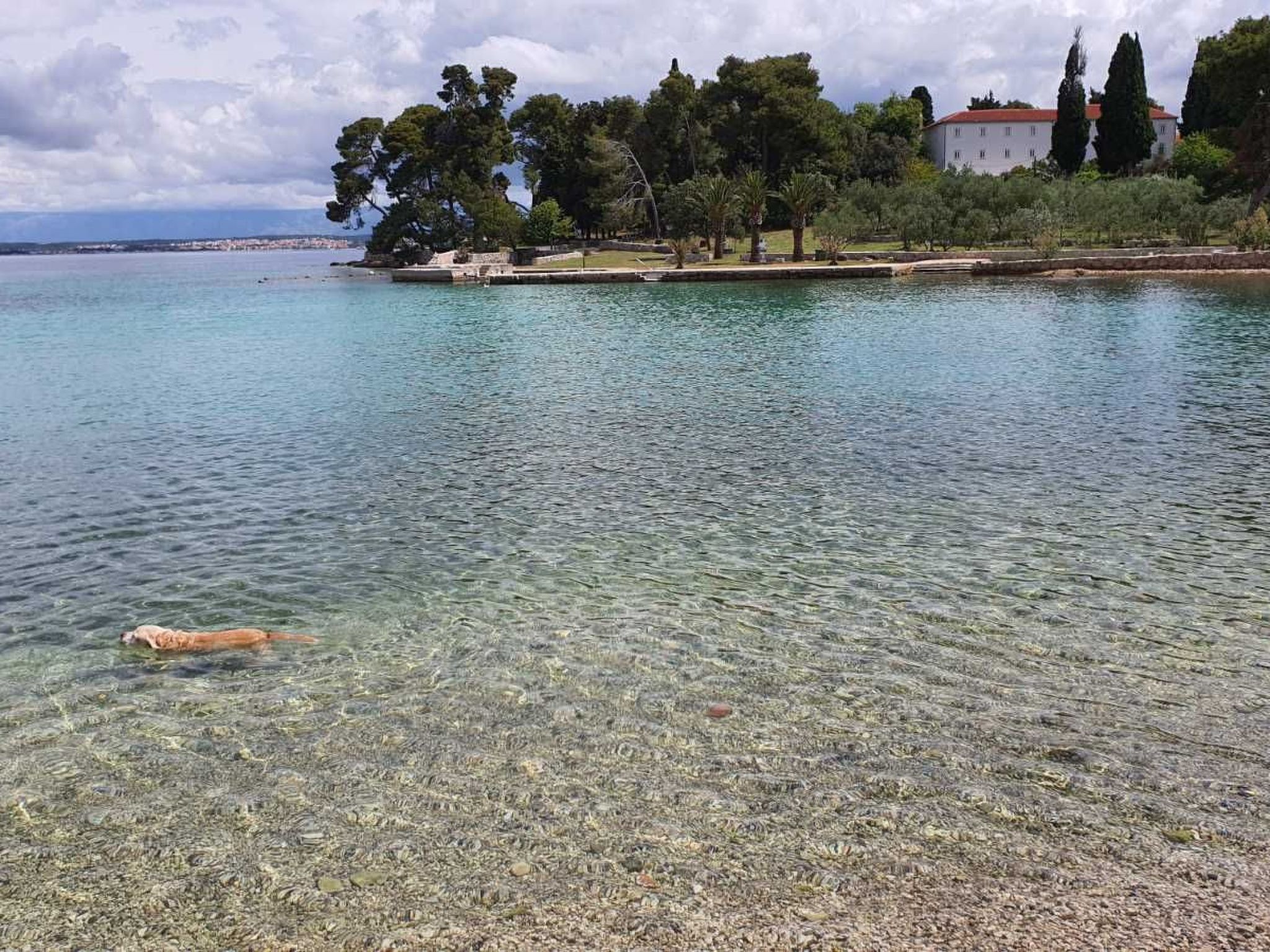 Steinhaus in Strandnähe mit Whirlpool-Binnen