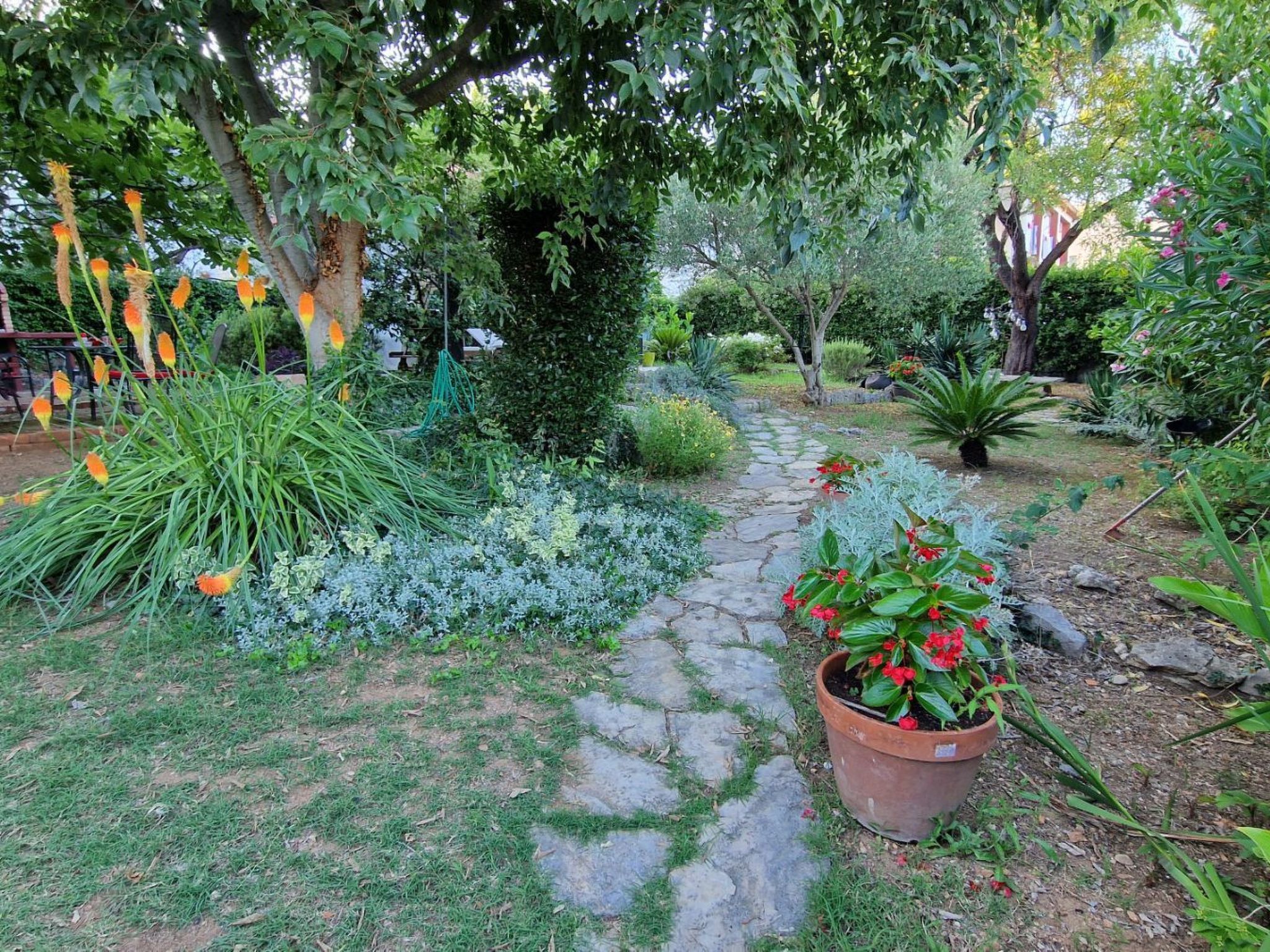 Steinhaus in Strandnähe mit Whirlpool-Binnen