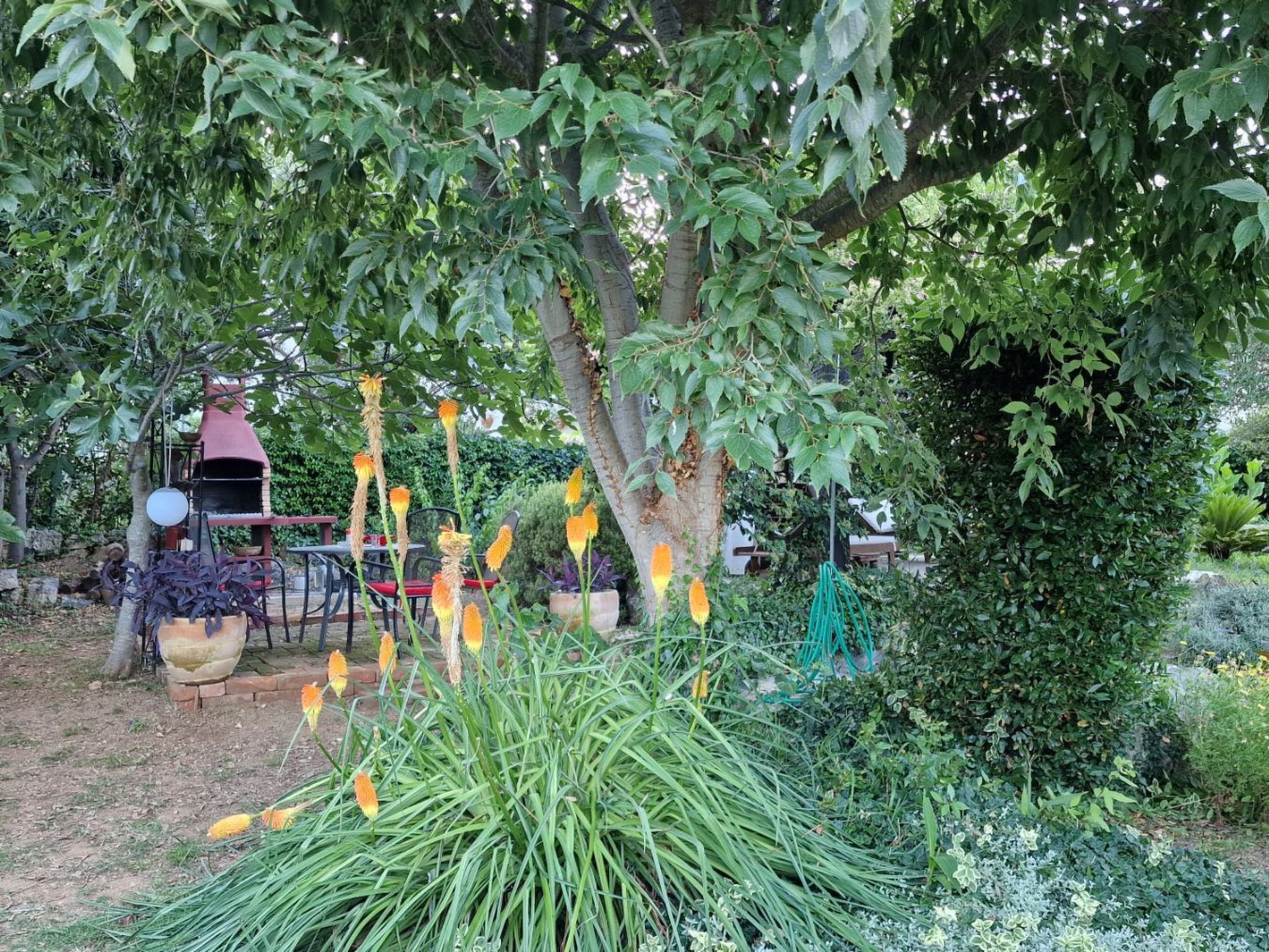 Steinhaus in Strandnähe mit Whirlpool-Binnen