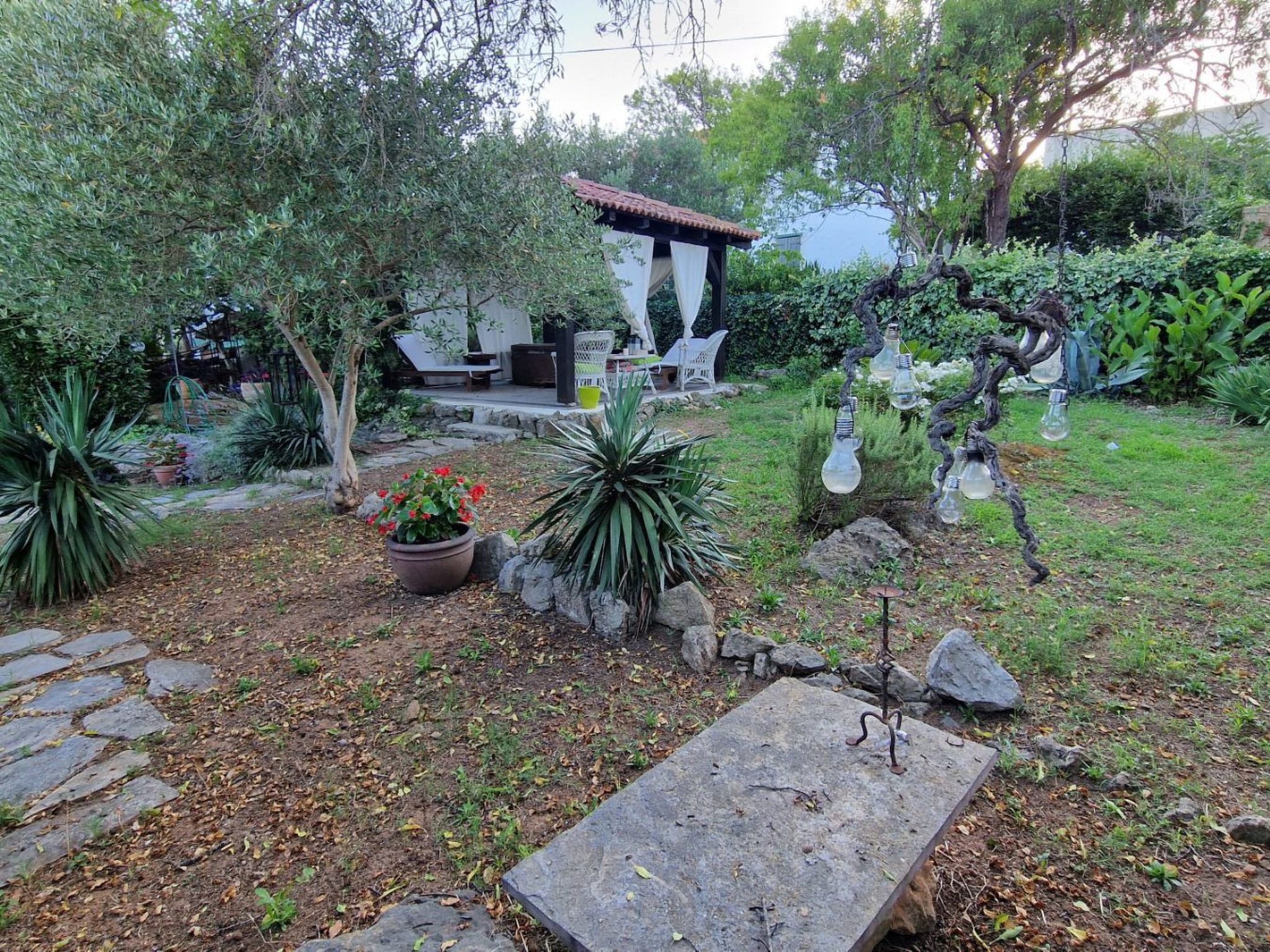 Steinhaus in Strandnähe mit Whirlpool-Binnen