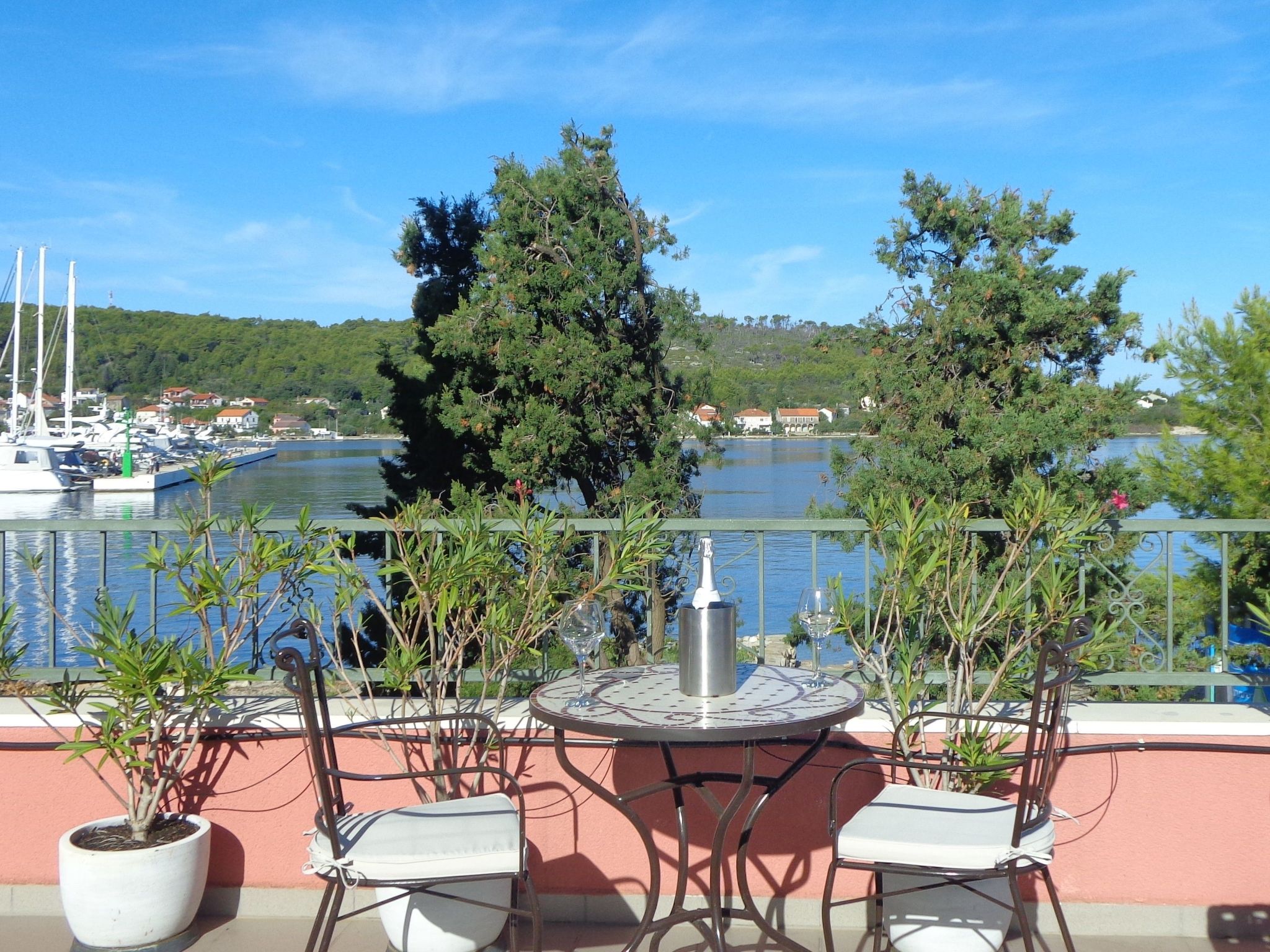 Luxuriöses Haus direkt am Strand, große Terrasse, Pool-Image-tags.info