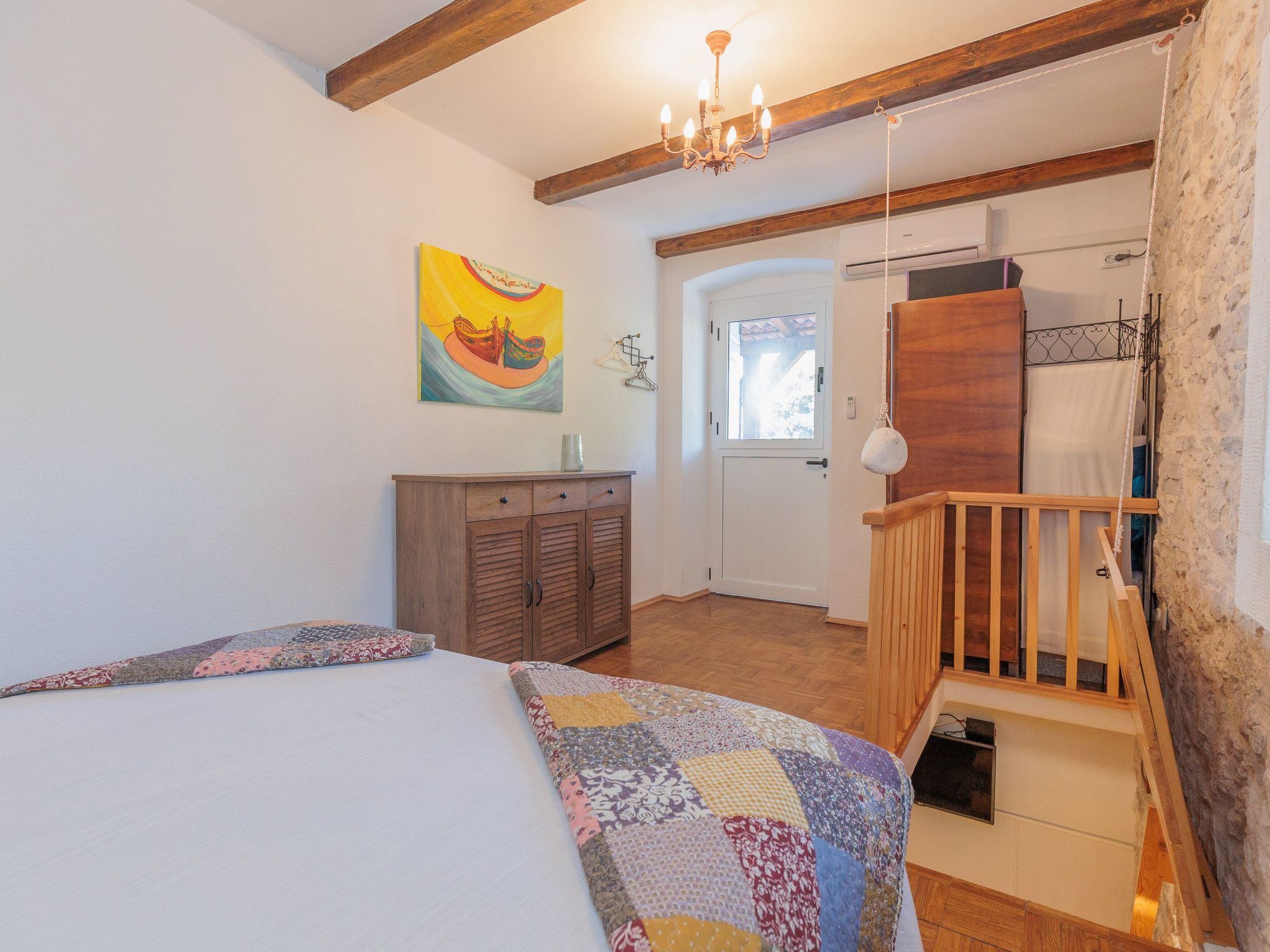 Traditionelles Steinhaus am Meer in Preko-Binnen