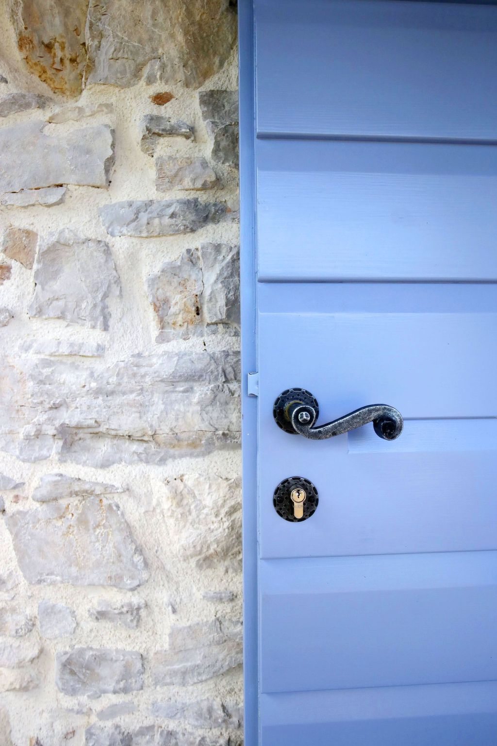 Traditionelles Steinhaus am Meer in Preko-Binnen