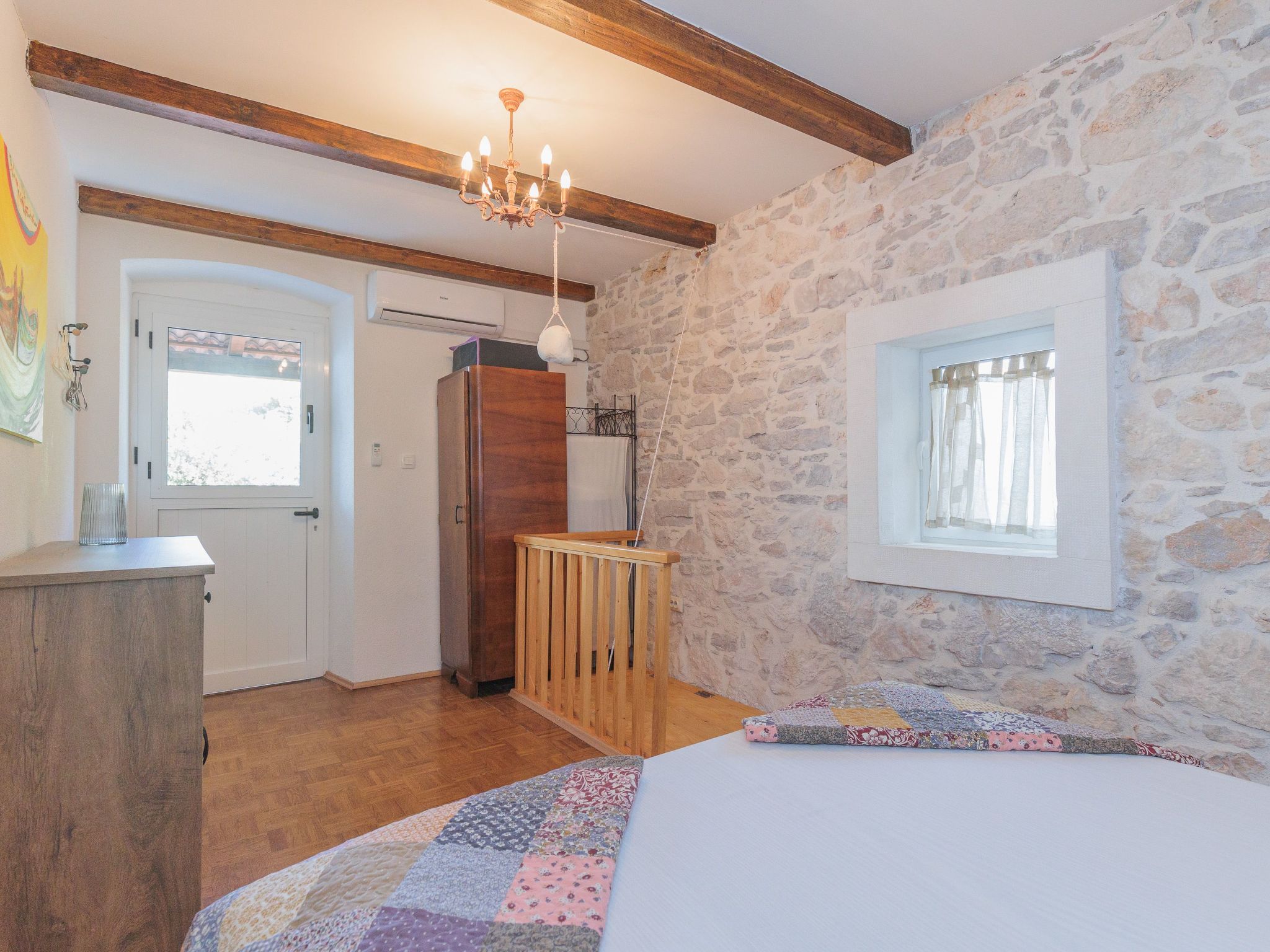 Traditionelles Steinhaus am Meer in Preko-Binnen