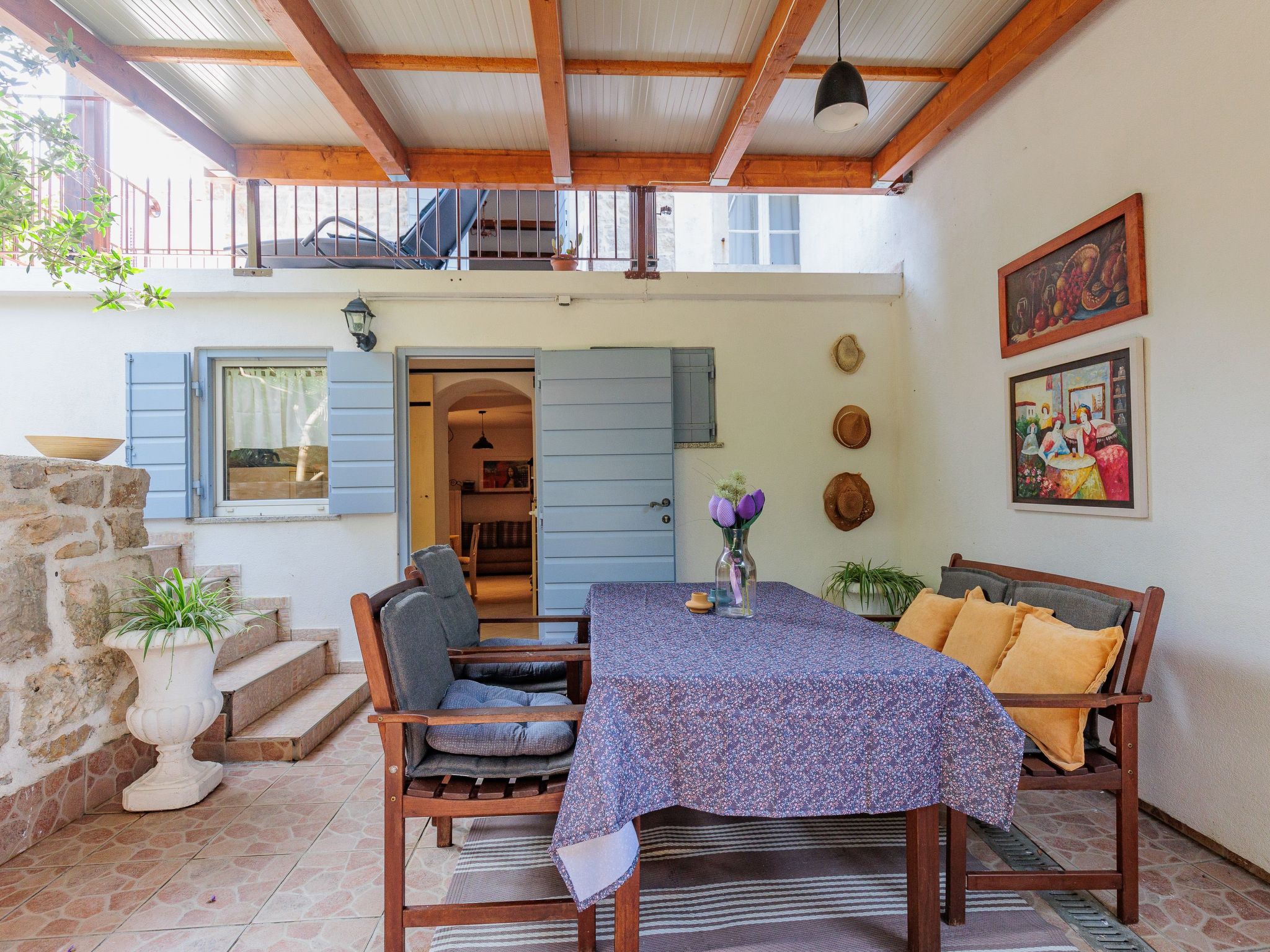 Traditionelles Steinhaus am Meer in Preko-Binnen