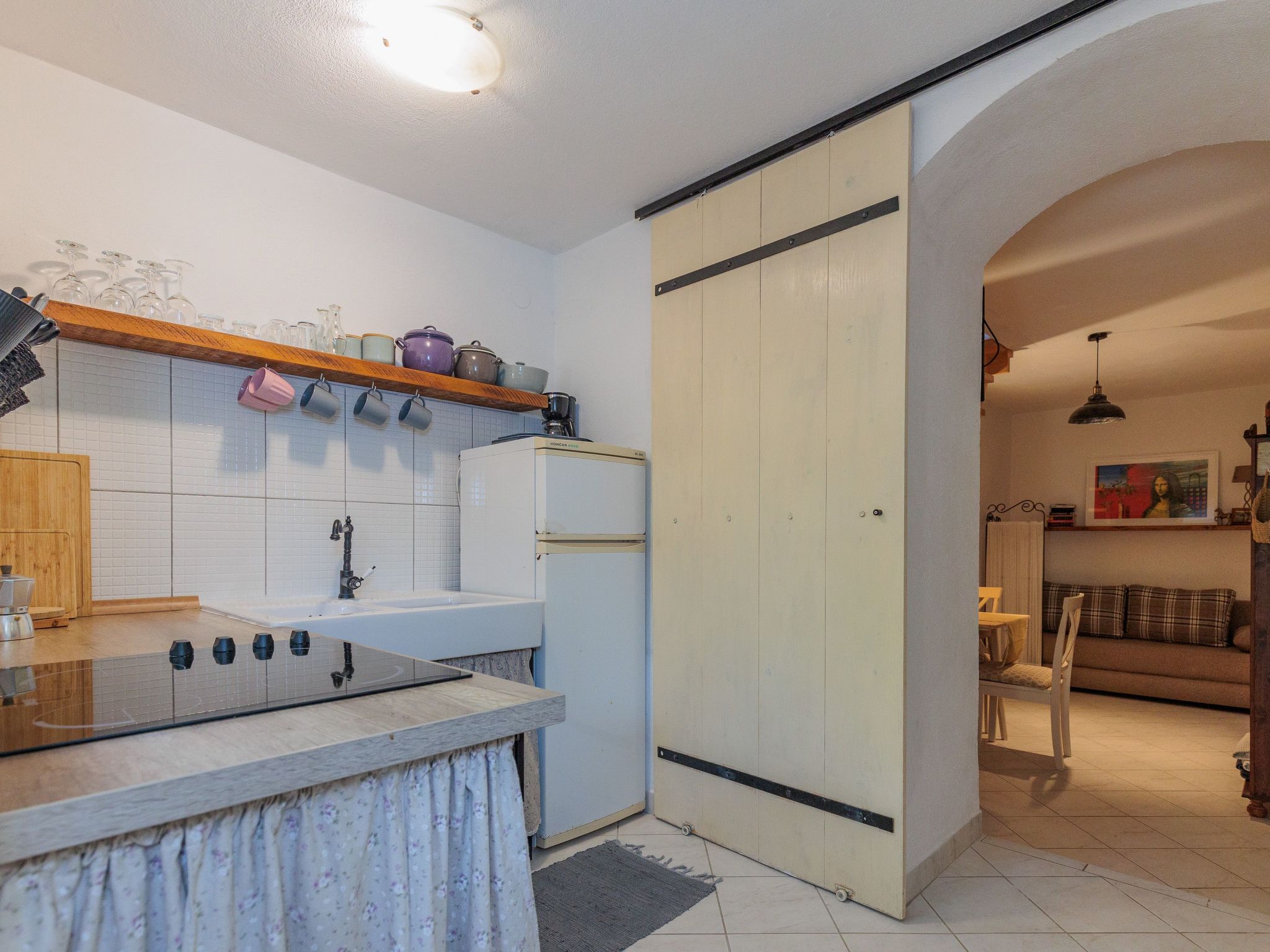 Traditionelles Steinhaus am Meer in Preko-Binnen