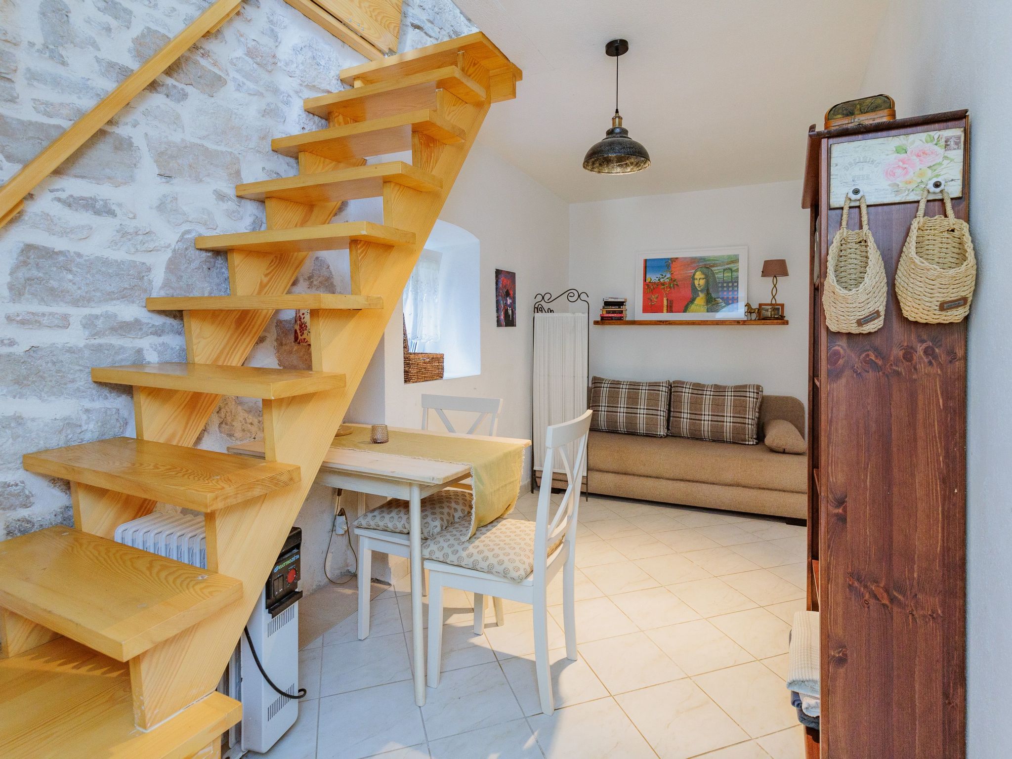 Traditionelles Steinhaus am Meer in Preko-Binnen