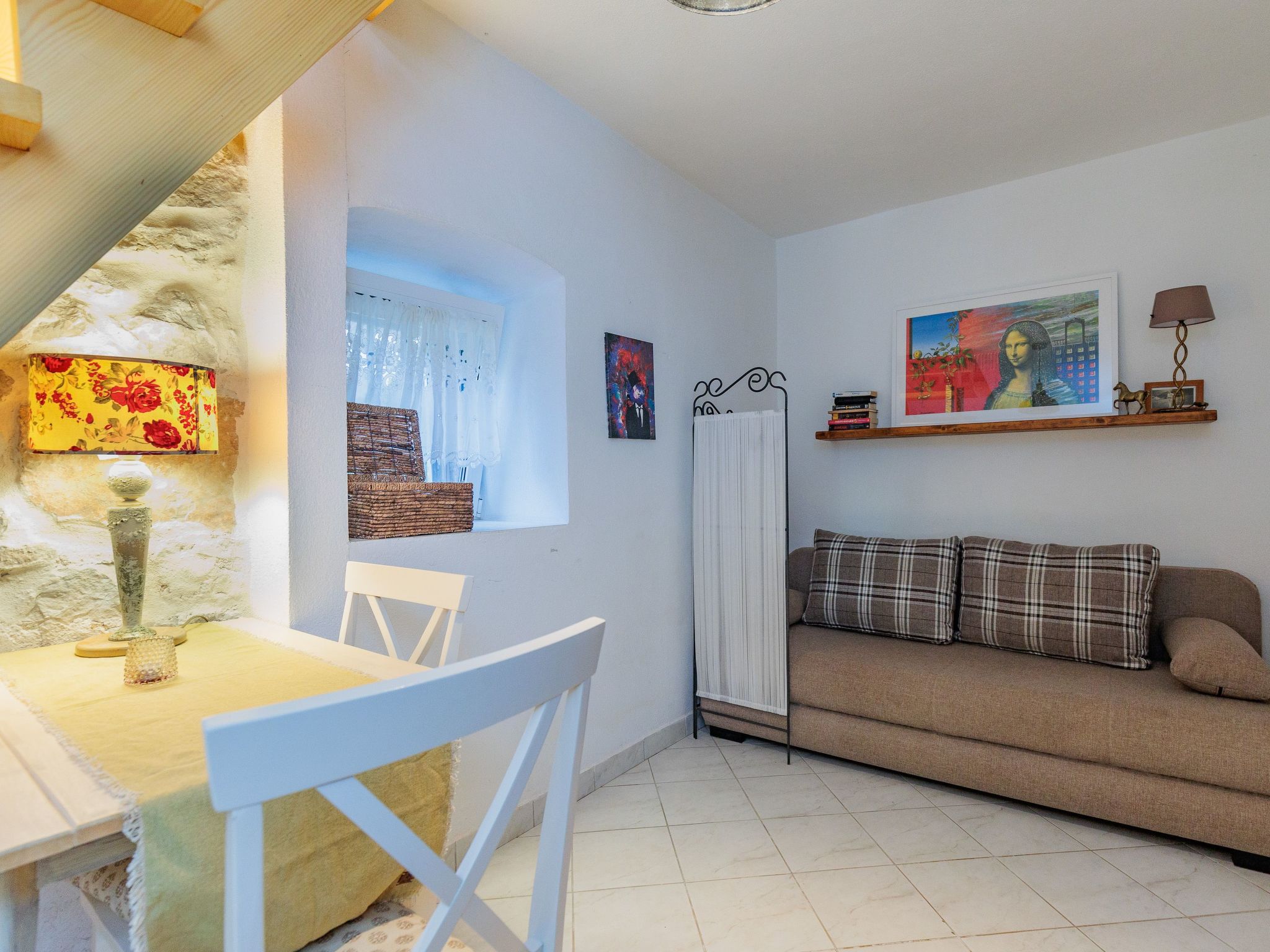 Traditionelles Steinhaus am Meer in Preko-Binnen