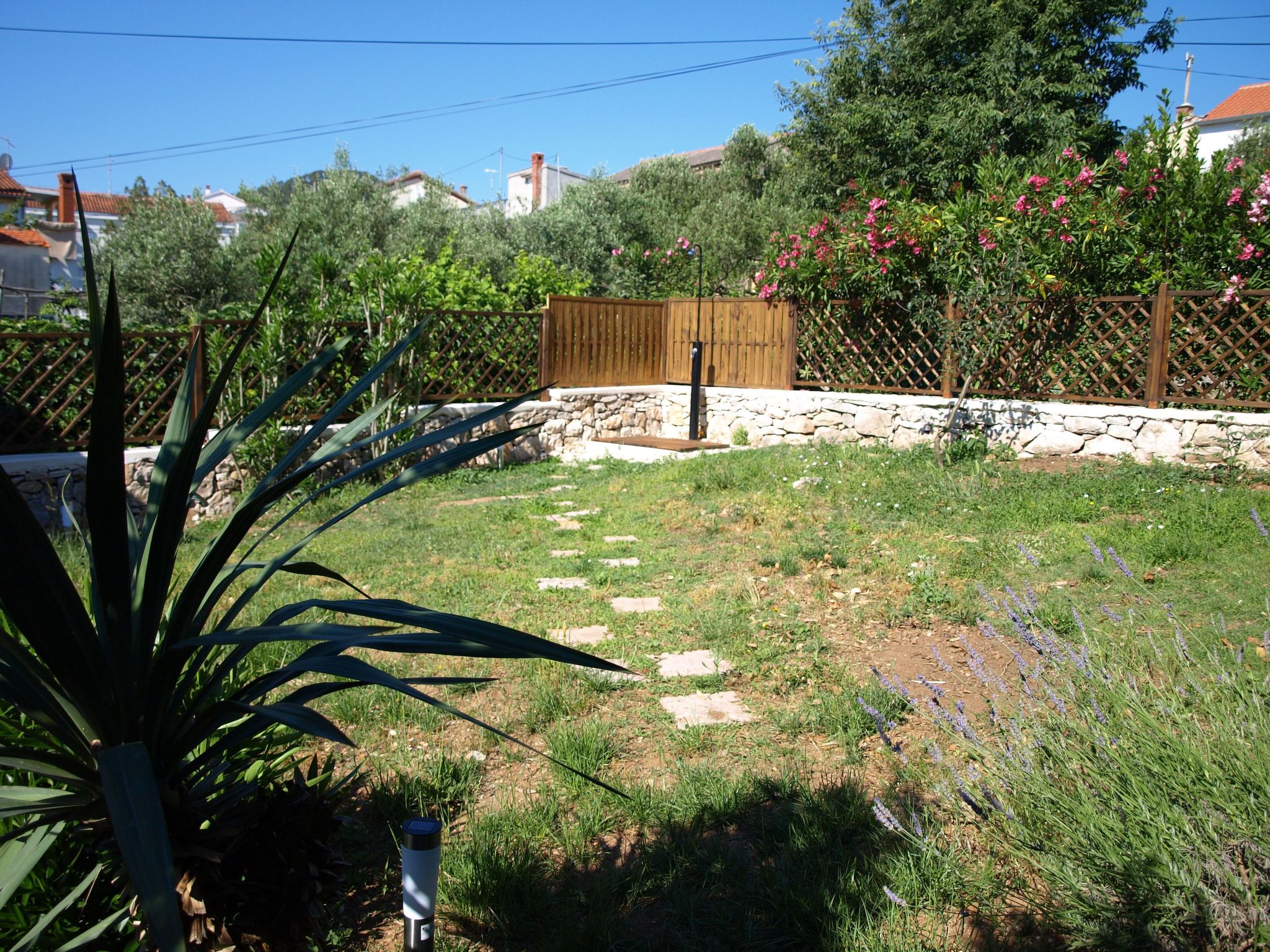 Traditionelles Steinhaus am Meer in Preko-Binnen
