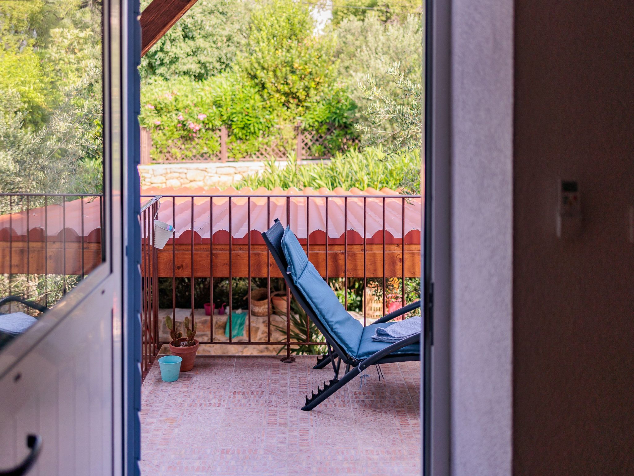 Traditionelles Steinhaus am Meer in Preko-Binnen