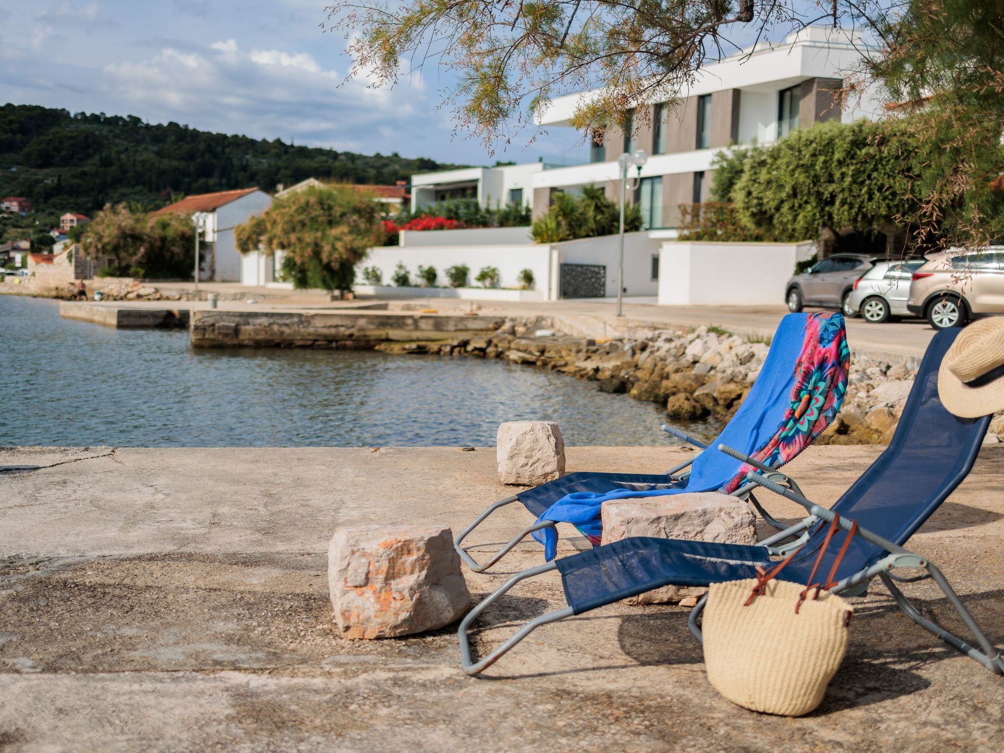 Traditionelles Steinhaus am Meer in Preko-Binnen