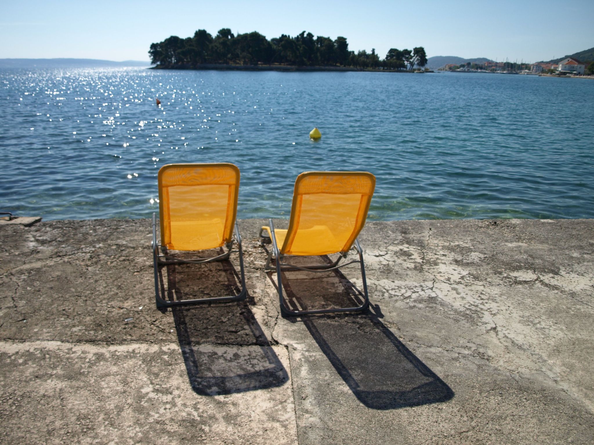 Traditionelles Steinhaus am Meer in Preko-Binnen