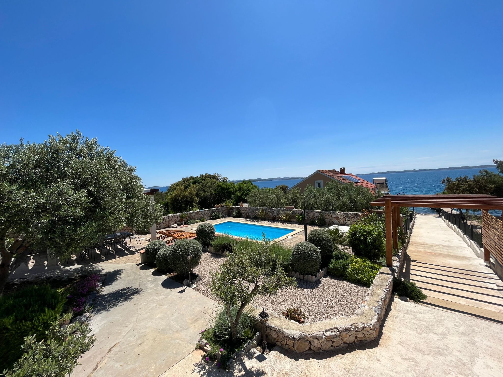 Ferienhaus mit umzäuntem Garten in Pasman/Banj (Kroatien) und 1 Hund erlaubt