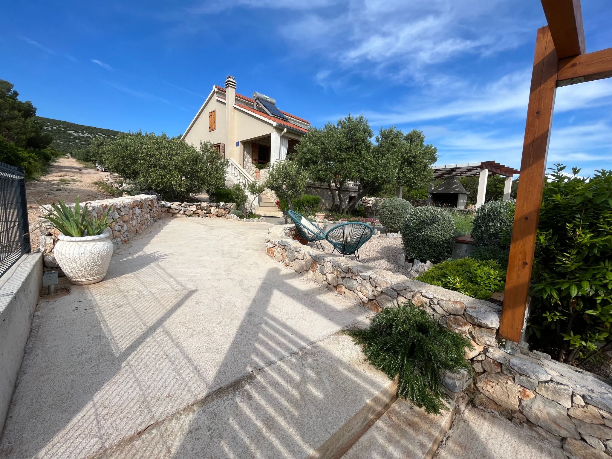 Modernes Ferienhaus Robinson in Dobropoljana-Binnen