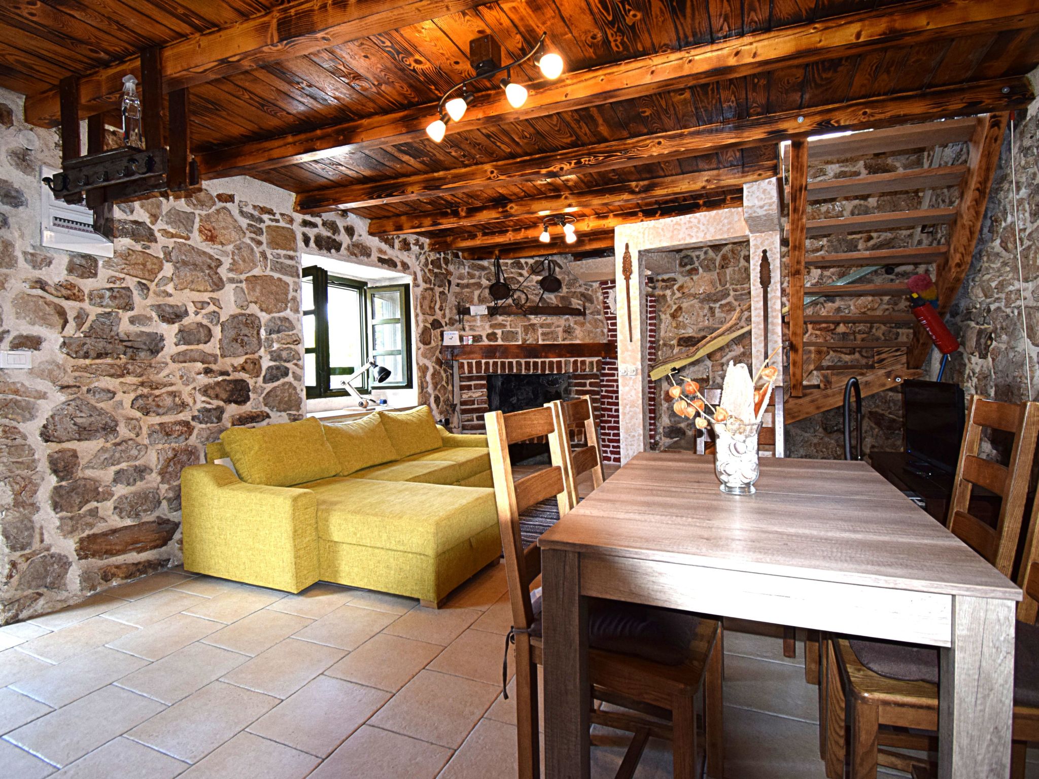 In Dobropoljana mit Privatem Pool-Binnen